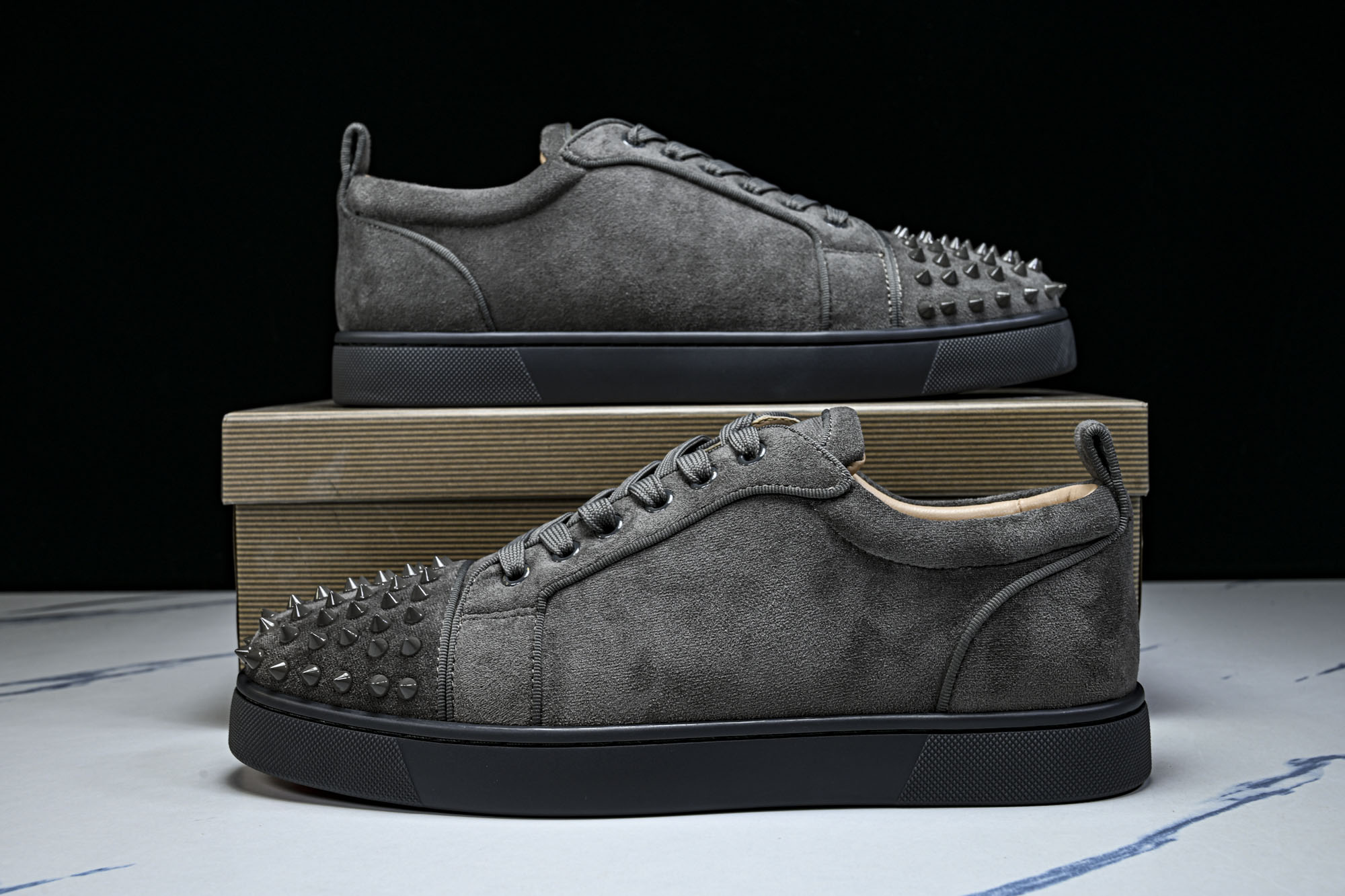 Christian Louboutin 2026新款CL男鞋低帮红底鞋水钻系带运动休闲板鞋_2 莞产版 本法国品牌Ch Christian Louboutin 2026新款CL男鞋低帮红底鞋水钻系带运动休闲板鞋_2 莞产版 本法国品牌Ch