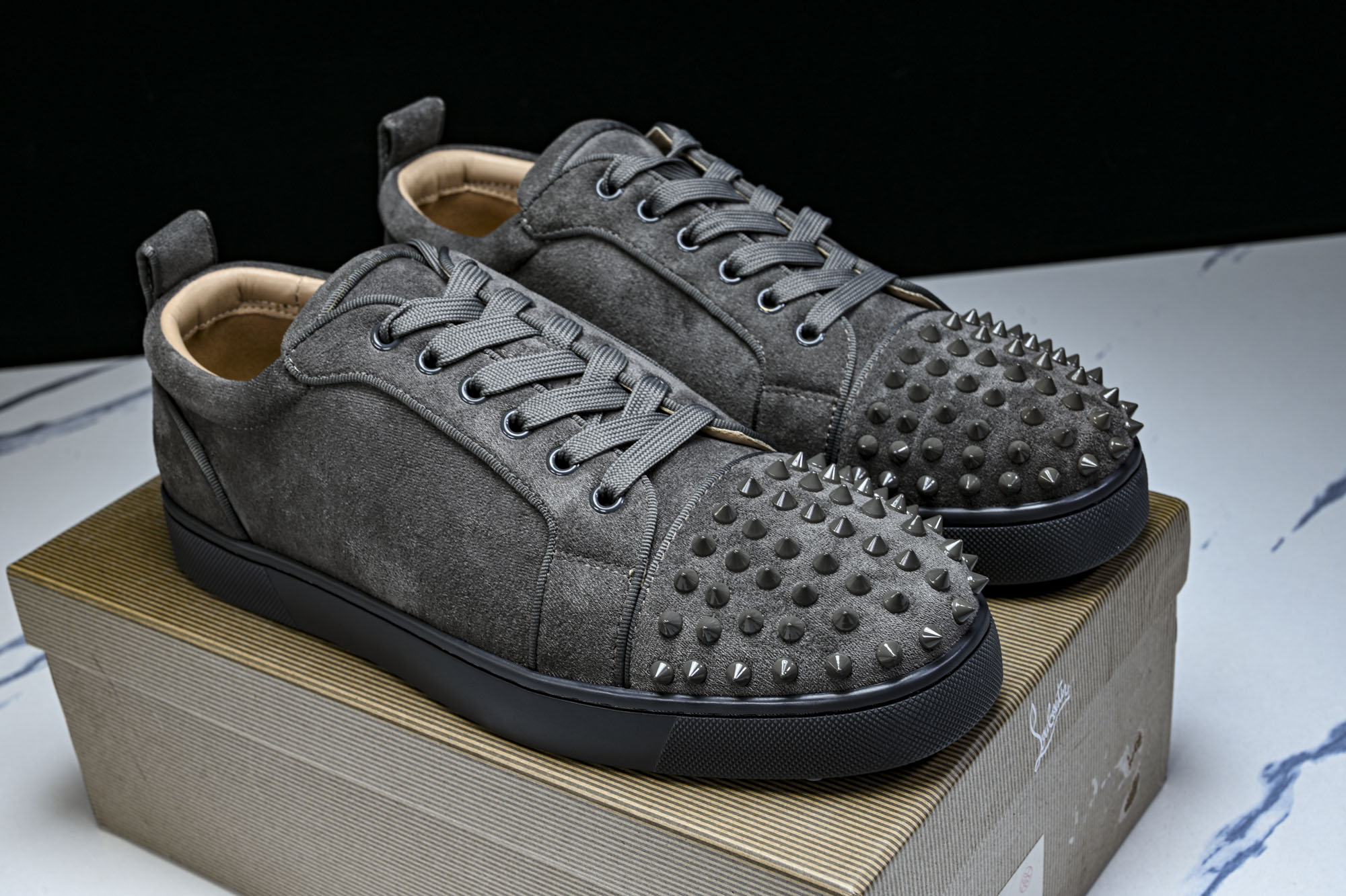 Christian Louboutin 2026新款CL男鞋低帮红底鞋水钻系带运动休闲板鞋_2 莞产版 本法国品牌Ch Christian Louboutin 2026新款CL男鞋低帮红底鞋水钻系带运动休闲板鞋_2 莞产版 本法国品牌Ch
