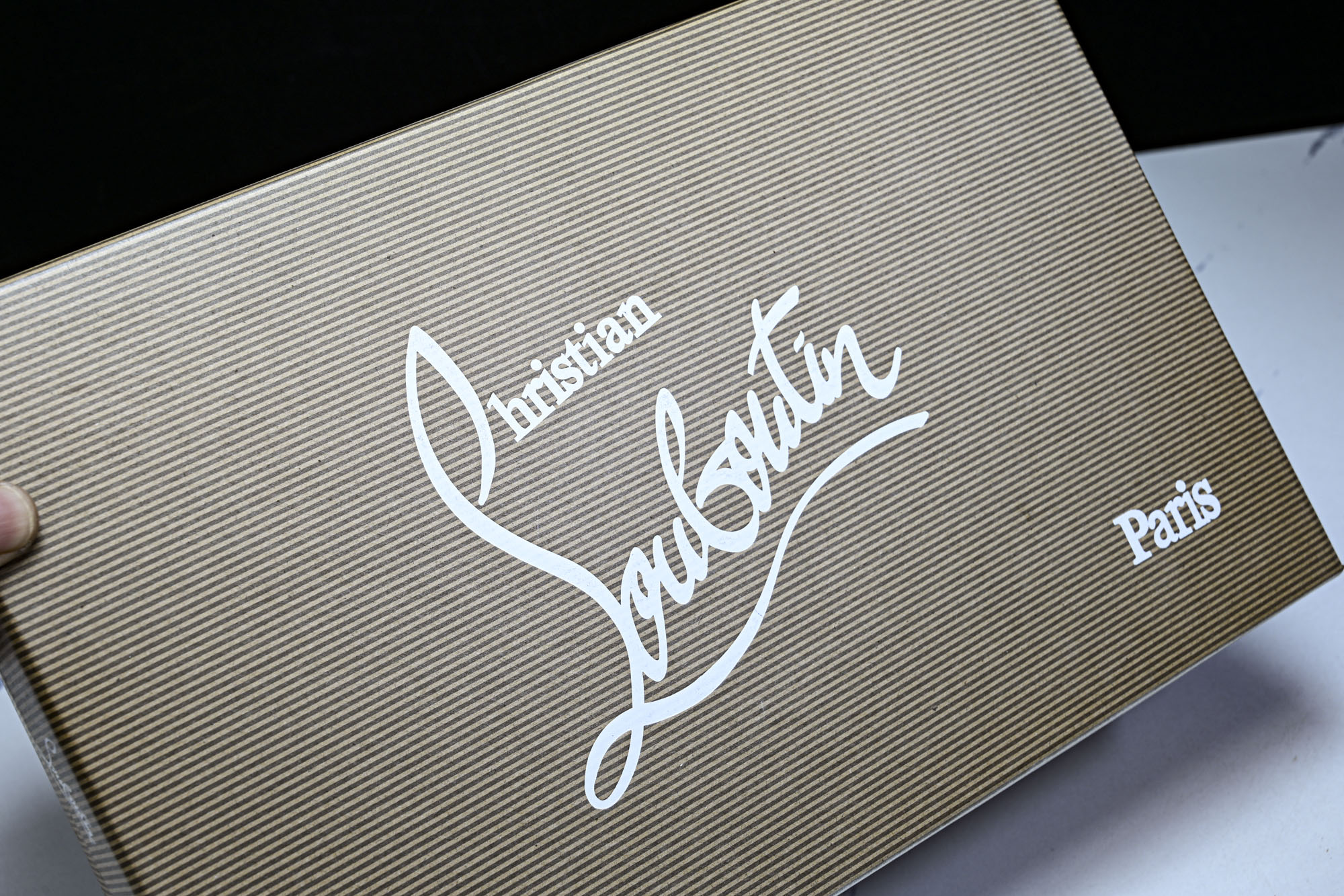 Christian Louboutin 2026新款CL男鞋低帮红底鞋水钻系带运动休闲板鞋_2 莞产版 本法国品牌Ch Christian Louboutin 2026新款CL男鞋低帮红底鞋水钻系带运动休闲板鞋_2 莞产版 本法国品牌Ch