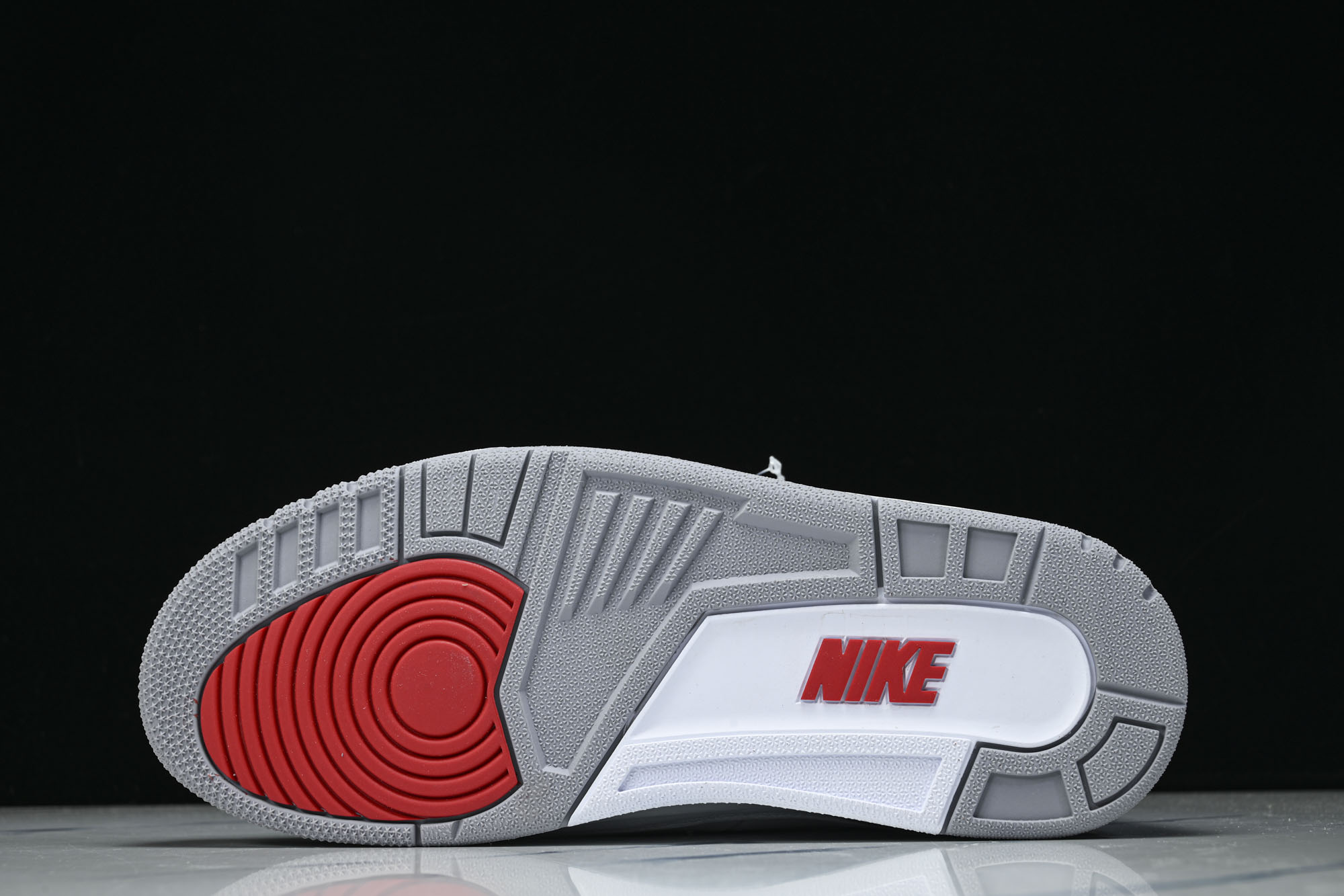 Air Jordan 3 Retro OG 舒适时尚支撑 篮球鞋IF4396-104 尺寸 40 40.5 41 42. Air Jordan 3 Retro OG 舒适时尚支撑 篮球鞋IF4396-104 尺寸 40 40.5 41 42.