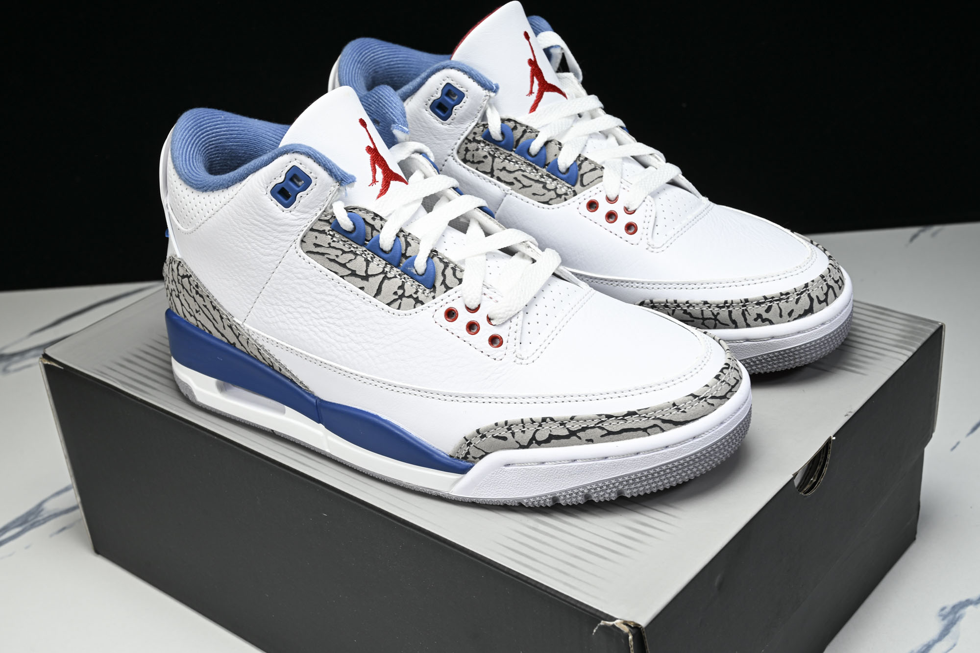 Air Jordan 3 Retro OG 舒适时尚支撑 篮球鞋IF4396-104 尺寸 40 40.5 41 42. Air Jordan 3 Retro OG 舒适时尚支撑 篮球鞋IF4396-104 尺寸 40 40.5 41 42.