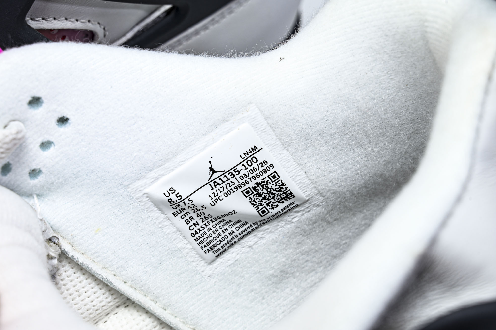 Air Jordan 4 AJ4 黑橙粉红男鞋篮球鞋JA1135 100 尺码40 40.5 41 42.5 43 44 Air Jordan 4 AJ4 黑橙粉红男鞋篮球鞋JA1135 100 尺码40 40.5 41 42.5 43 44