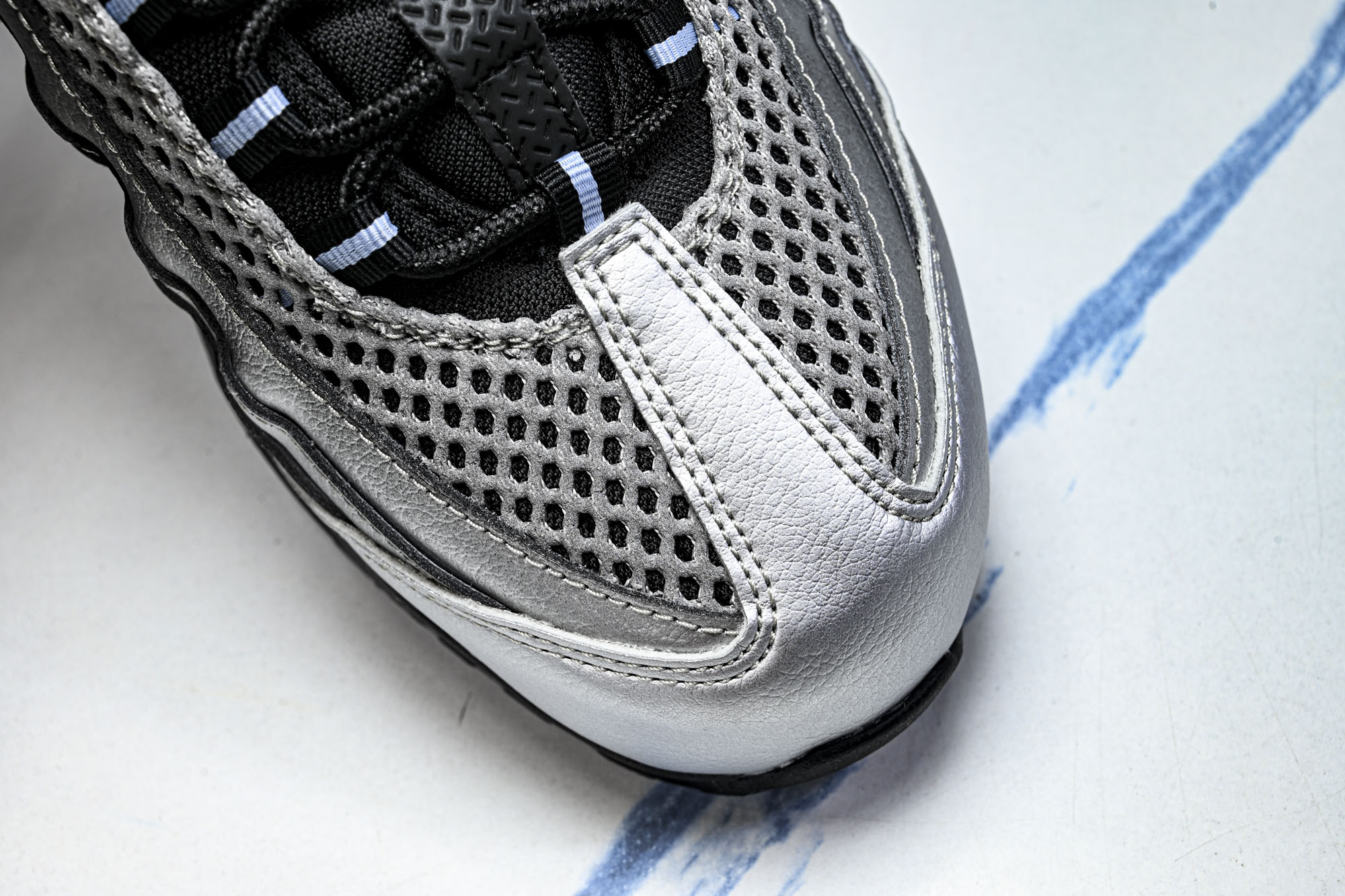Nike Air Max 95 OG 复古减震气垫跑鞋IQ7708-095 尺码 40 40.5 41 42 42.5 Nike Air Max 95 OG 复古减震气垫跑鞋IQ7708-095 尺码 40 40.5 41 42 42.5