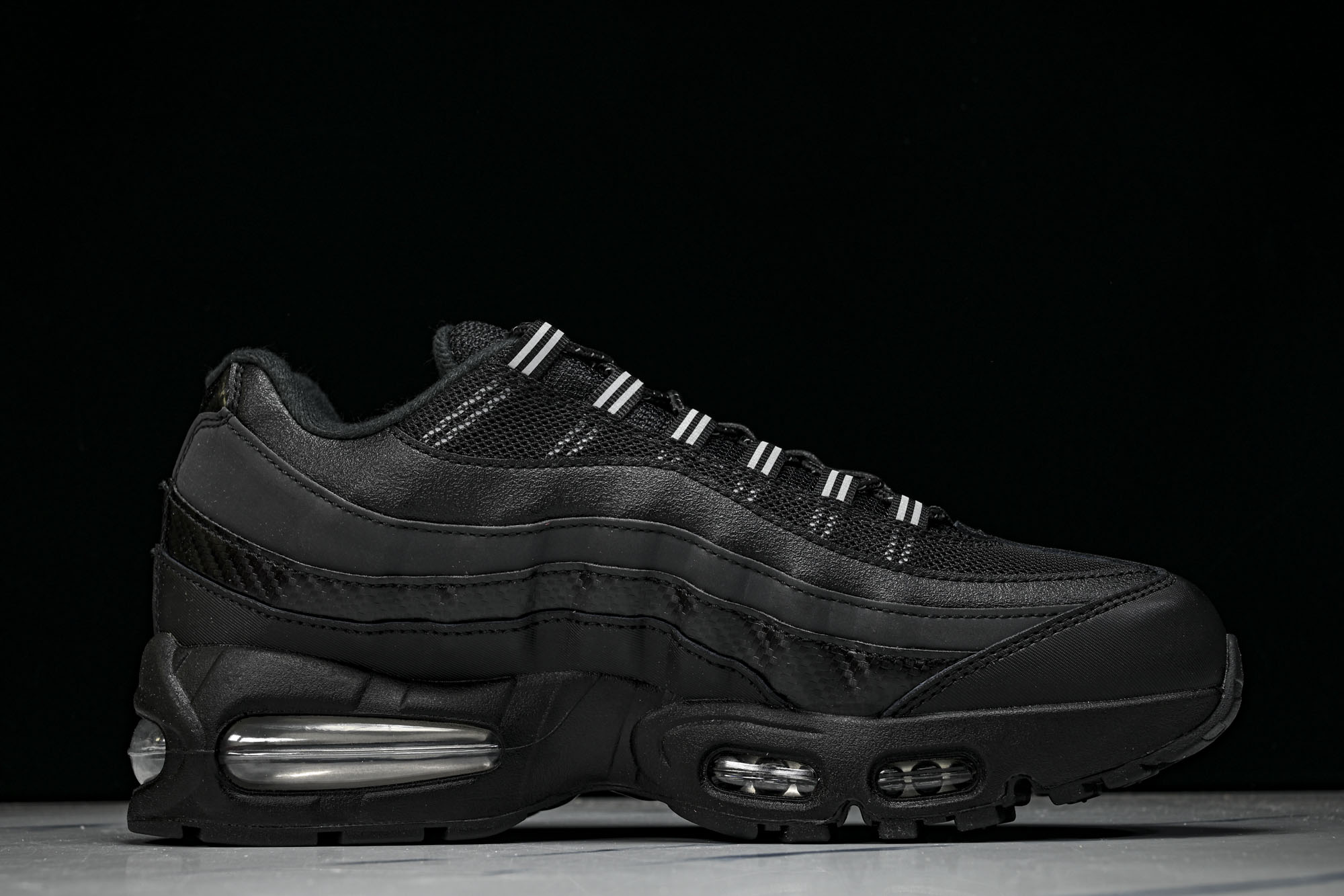 Nike Air Max 95 OG 复古减震气垫跑鞋R1474-010 尺码 40 40.5 41 42 42.5 4 Nike Air Max 95 OG 复古减震气垫跑鞋R1474-010 尺码 40 40.5 41 42 42.5 4