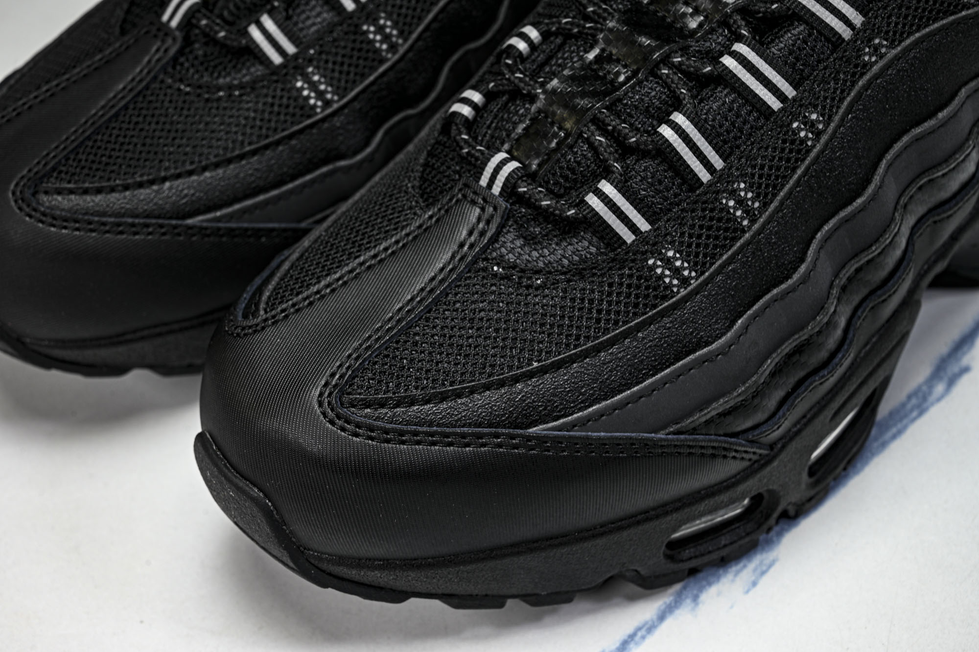 Nike Air Max 95 OG 复古减震气垫跑鞋R1474-010 尺码 40 40.5 41 42 42.5 4 Nike Air Max 95 OG 复古减震气垫跑鞋R1474-010 尺码 40 40.5 41 42 42.5 4