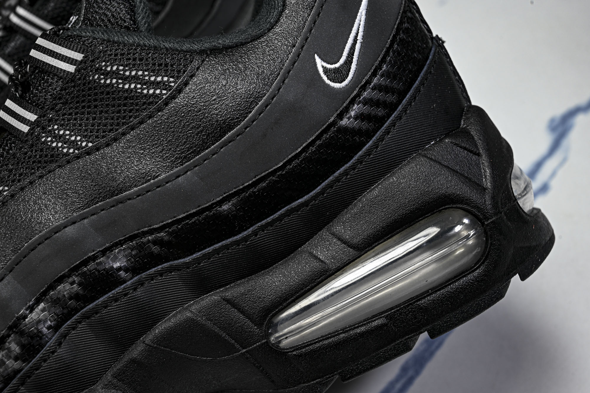 Nike Air Max 95 OG 复古减震气垫跑鞋R1474-010 尺码 40 40.5 41 42 42.5 4 Nike Air Max 95 OG 复古减震气垫跑鞋R1474-010 尺码 40 40.5 41 42 42.5 4
