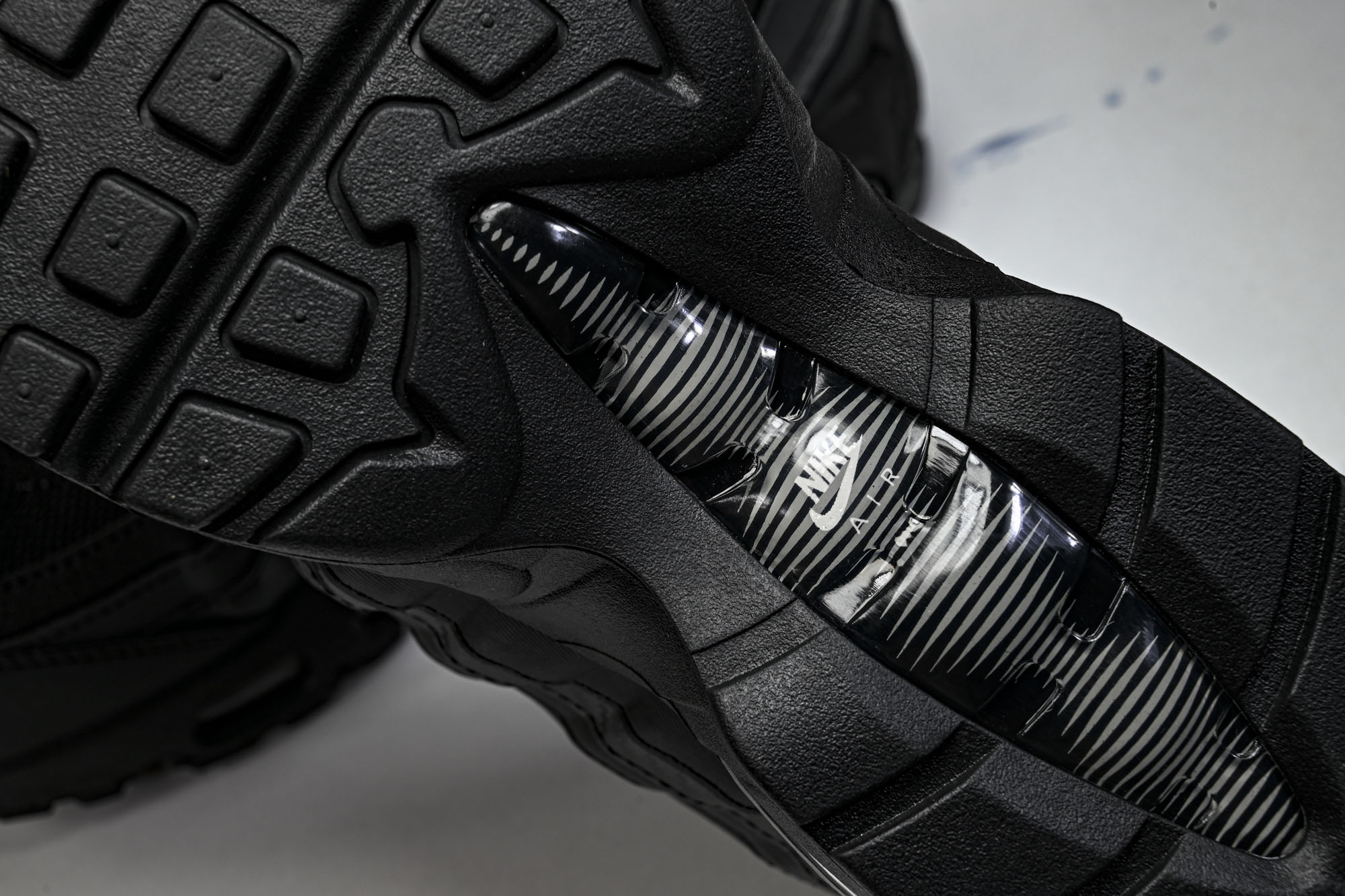 Nike Air Max 95 OG 复古减震气垫跑鞋R1474-010 尺码 40 40.5 41 42 42.5 4 Nike Air Max 95 OG 复古减震气垫跑鞋R1474-010 尺码 40 40.5 41 42 42.5 4