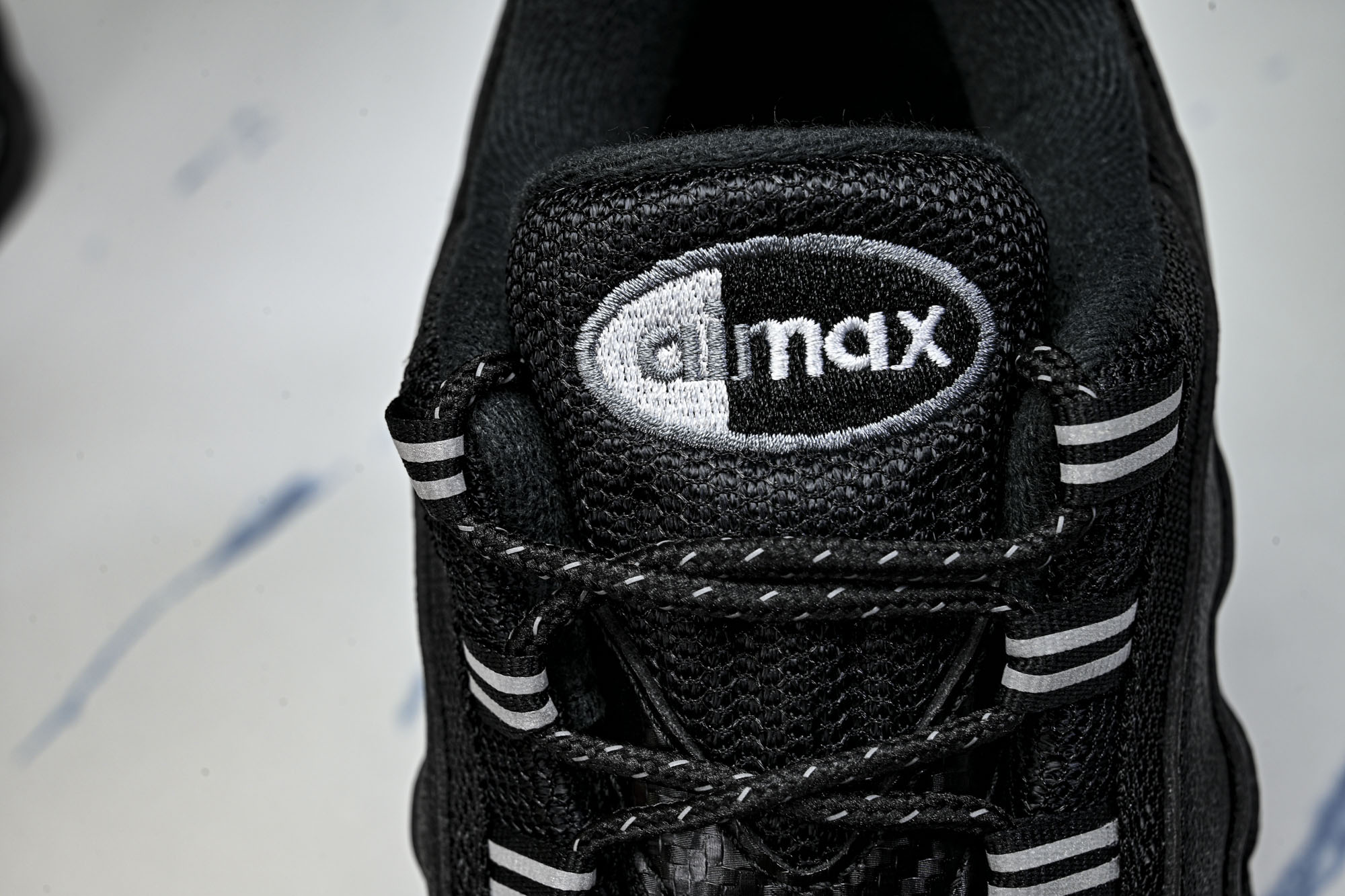 Nike Air Max 95 OG 复古减震气垫跑鞋R1474-010 尺码 40 40.5 41 42 42.5 4 Nike Air Max 95 OG 复古减震气垫跑鞋R1474-010 尺码 40 40.5 41 42 42.5 4