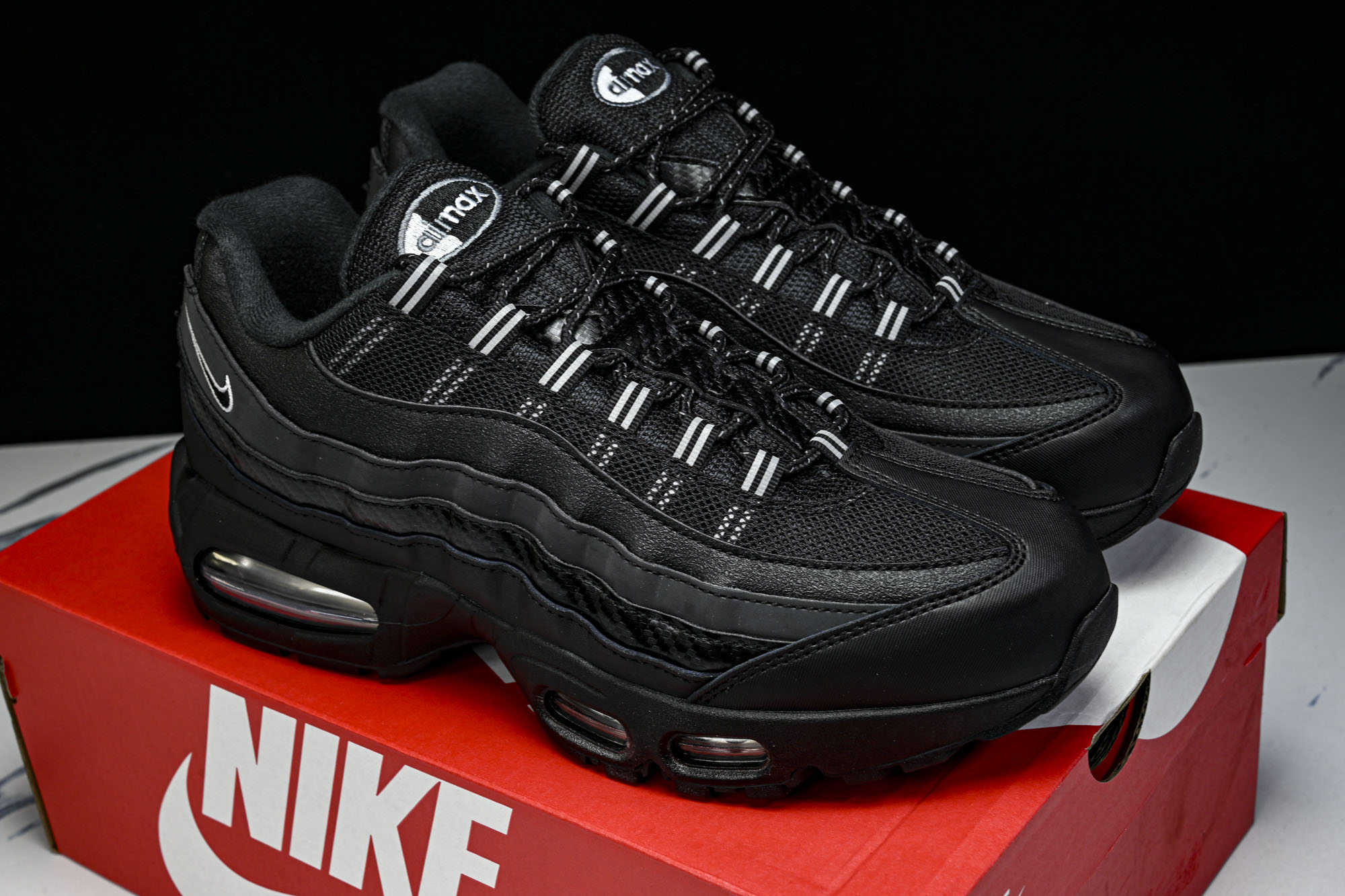 Nike Air Max 95 OG 复古减震气垫跑鞋R1474-010 尺码 40 40.5 41 42 42.5 4 Nike Air Max 95 OG 复古减震气垫跑鞋R1474-010 尺码 40 40.5 41 42 42.5 4