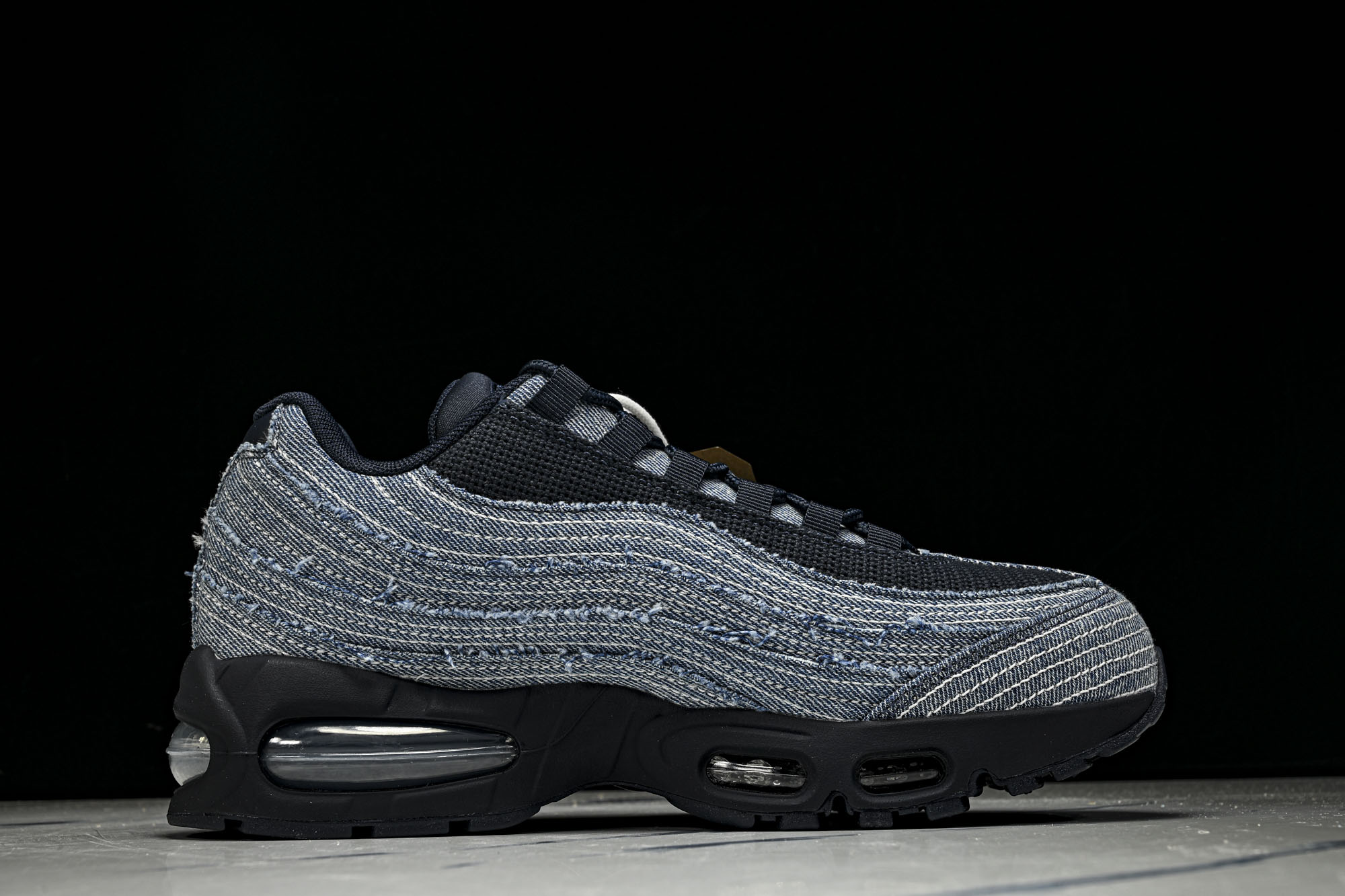 Nike Air Max 95 复古减震气垫跑鞋HM4743-400 尺码 40 40.5 41 42 42.5 43 Nike Air Max 95 复古减震气垫跑鞋HM4743-400 尺码 40 40.5 41 42 42.5 43