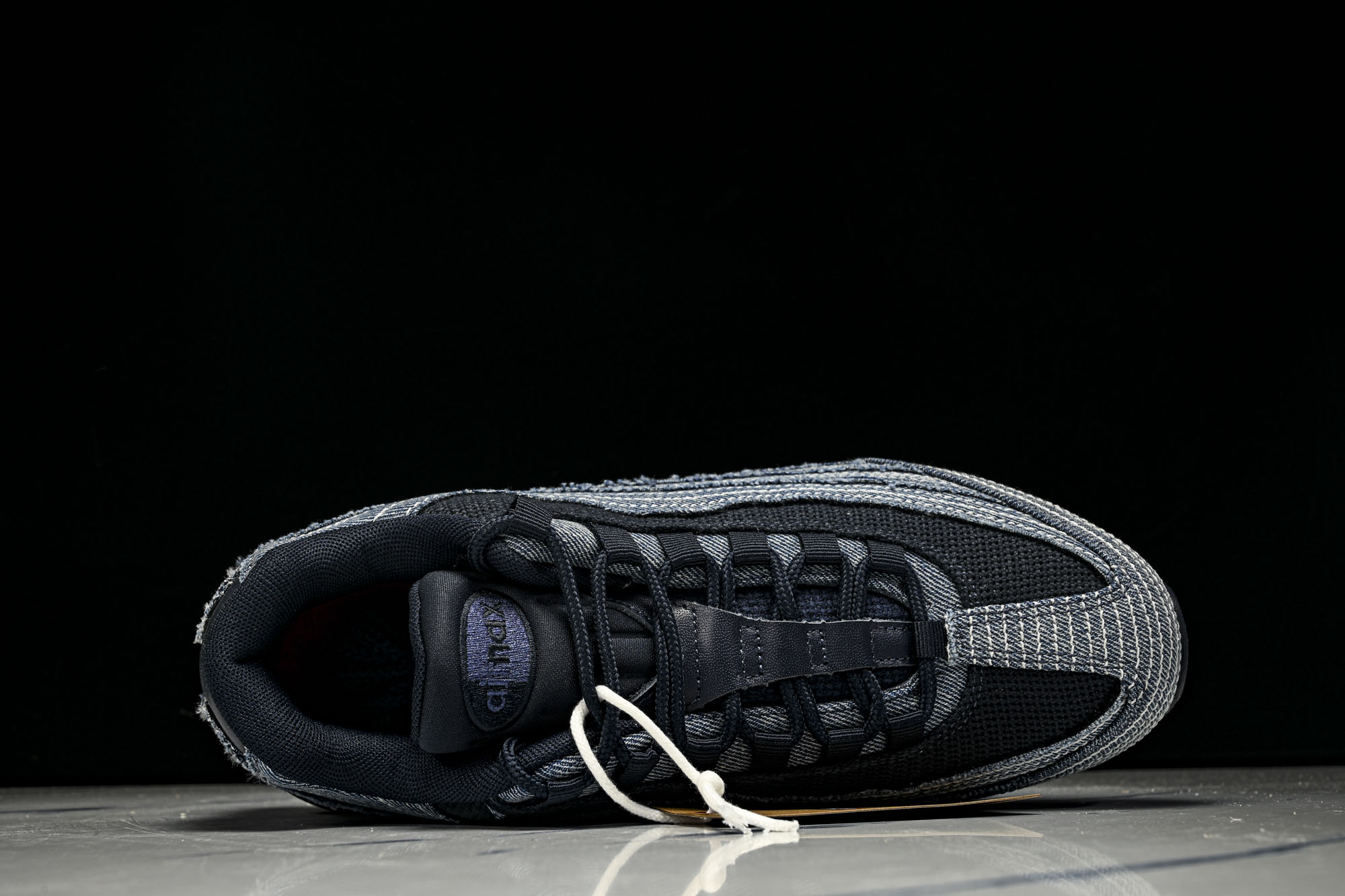 Nike Air Max 95 复古减震气垫跑鞋HM4743-400 尺码 40 40.5 41 42 42.5 43 Nike Air Max 95 复古减震气垫跑鞋HM4743-400 尺码 40 40.5 41 42 42.5 43