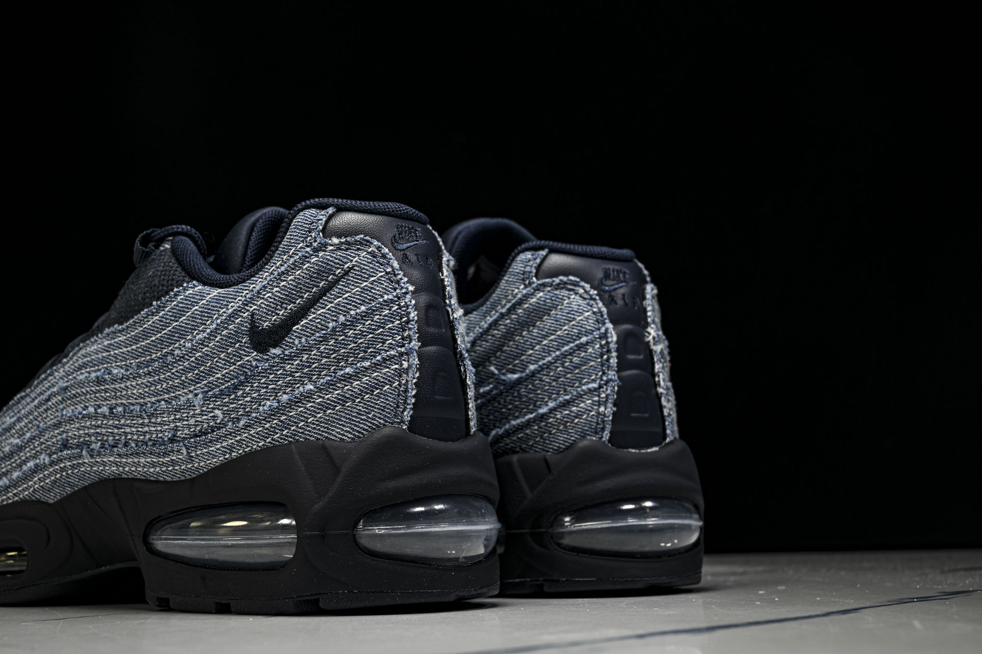 Nike Air Max 95 复古减震气垫跑鞋HM4743-400 尺码 40 40.5 41 42 42.5 43 Nike Air Max 95 复古减震气垫跑鞋HM4743-400 尺码 40 40.5 41 42 42.5 43
