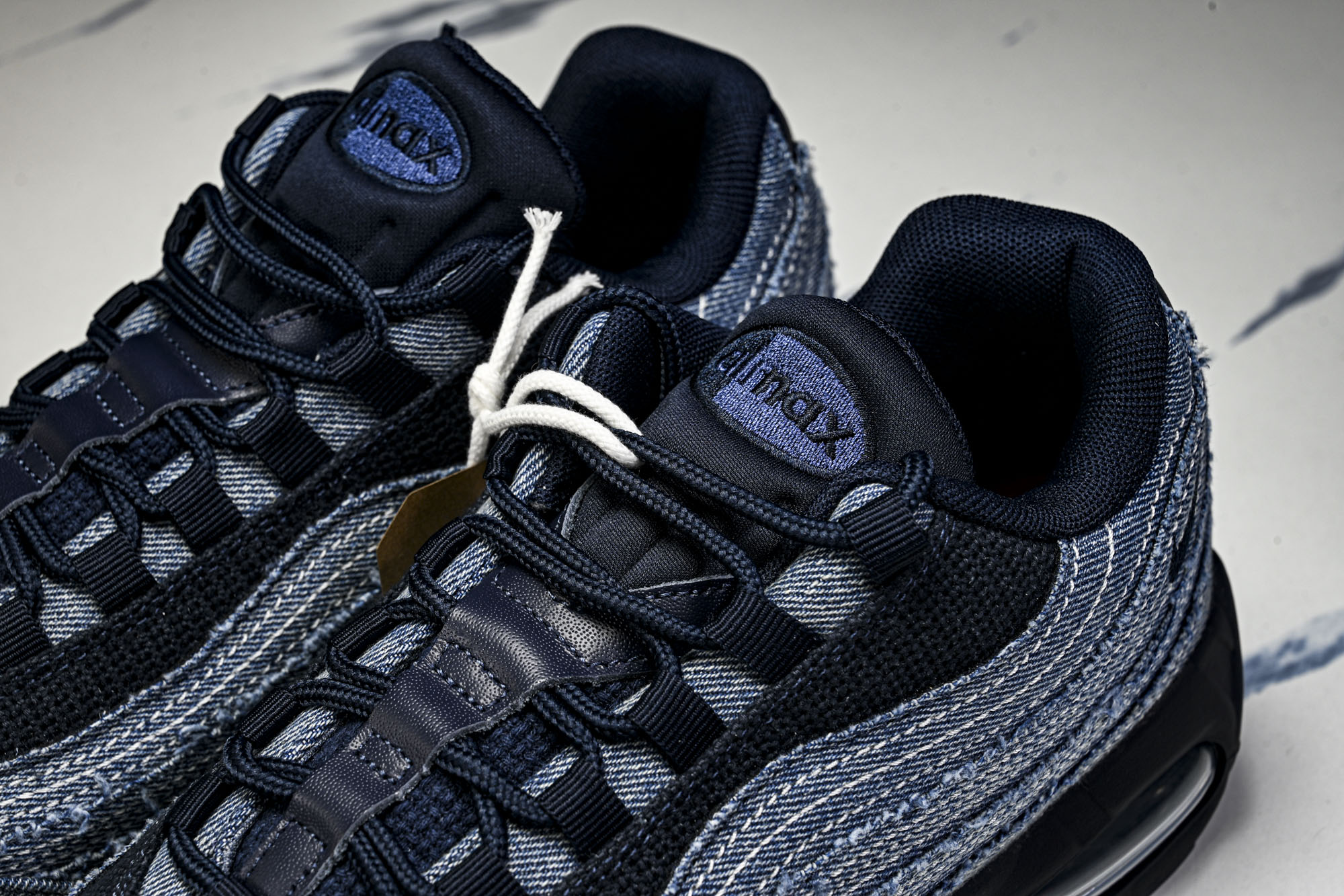 Nike Air Max 95 复古减震气垫跑鞋HM4743-400 尺码 40 40.5 41 42 42.5 43 Nike Air Max 95 复古减震气垫跑鞋HM4743-400 尺码 40 40.5 41 42 42.5 43