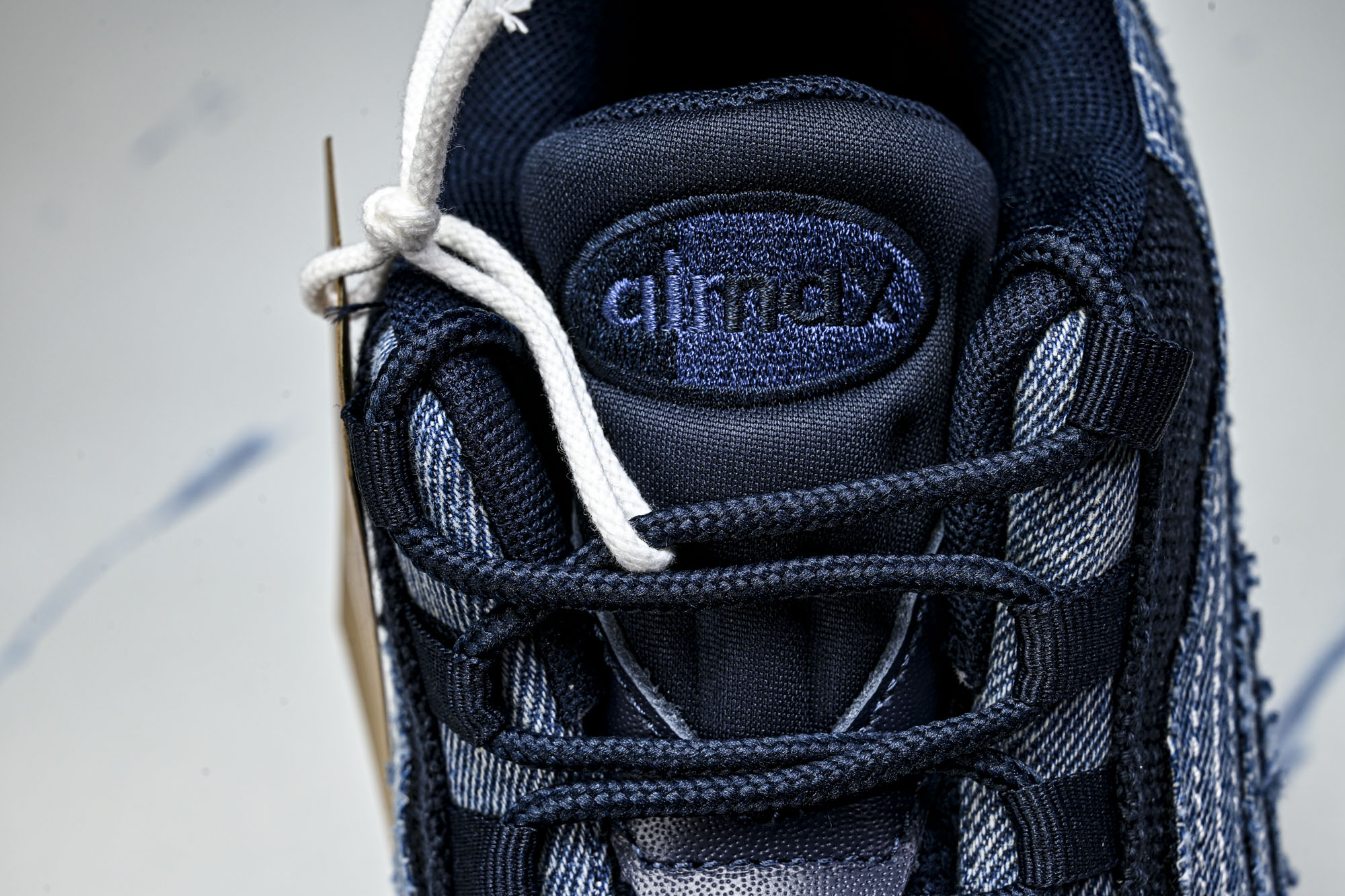 Nike Air Max 95 复古减震气垫跑鞋HM4743-400 尺码 40 40.5 41 42 42.5 43 Nike Air Max 95 复古减震气垫跑鞋HM4743-400 尺码 40 40.5 41 42 42.5 43