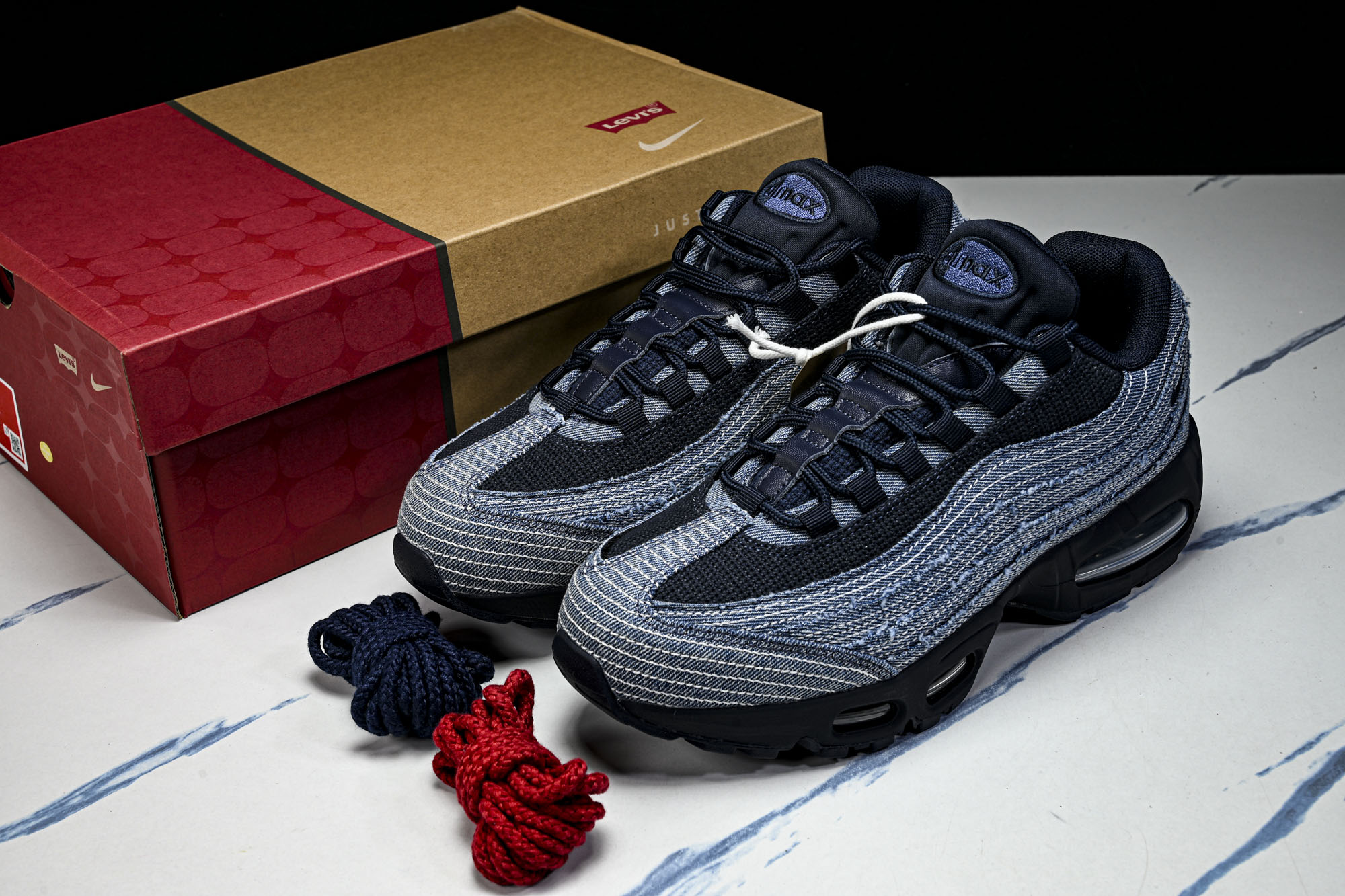 Nike Air Max 95 复古减震气垫跑鞋HM4743-400 尺码 40 40.5 41 42 42.5 43 Nike Air Max 95 复古减震气垫跑鞋HM4743-400 尺码 40 40.5 41 42 42.5 43