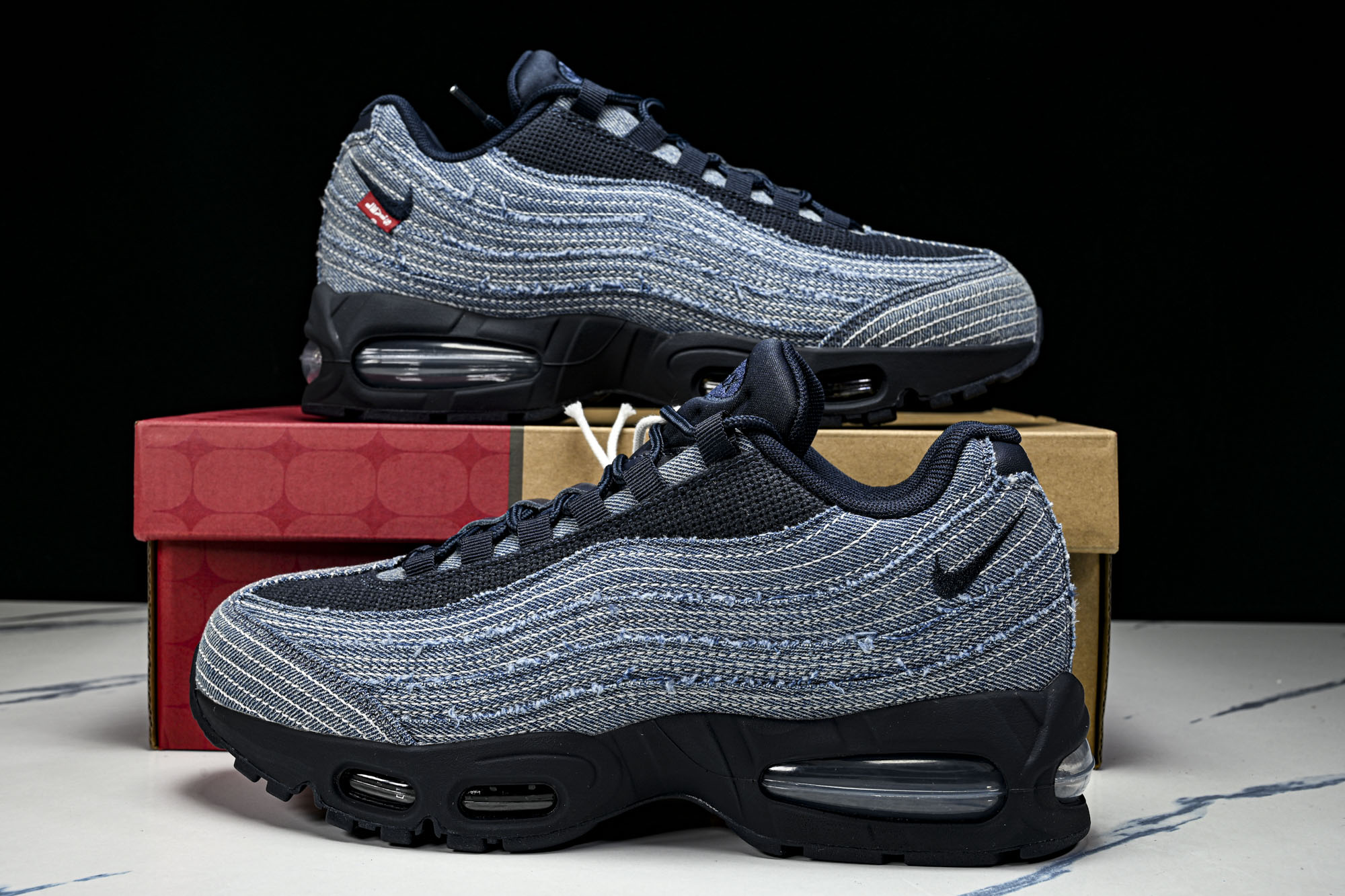 Nike Air Max 95 复古减震气垫跑鞋HM4743-400 尺码 40 40.5 41 42 42.5 43 Nike Air Max 95 复古减震气垫跑鞋HM4743-400 尺码 40 40.5 41 42 42.5 43