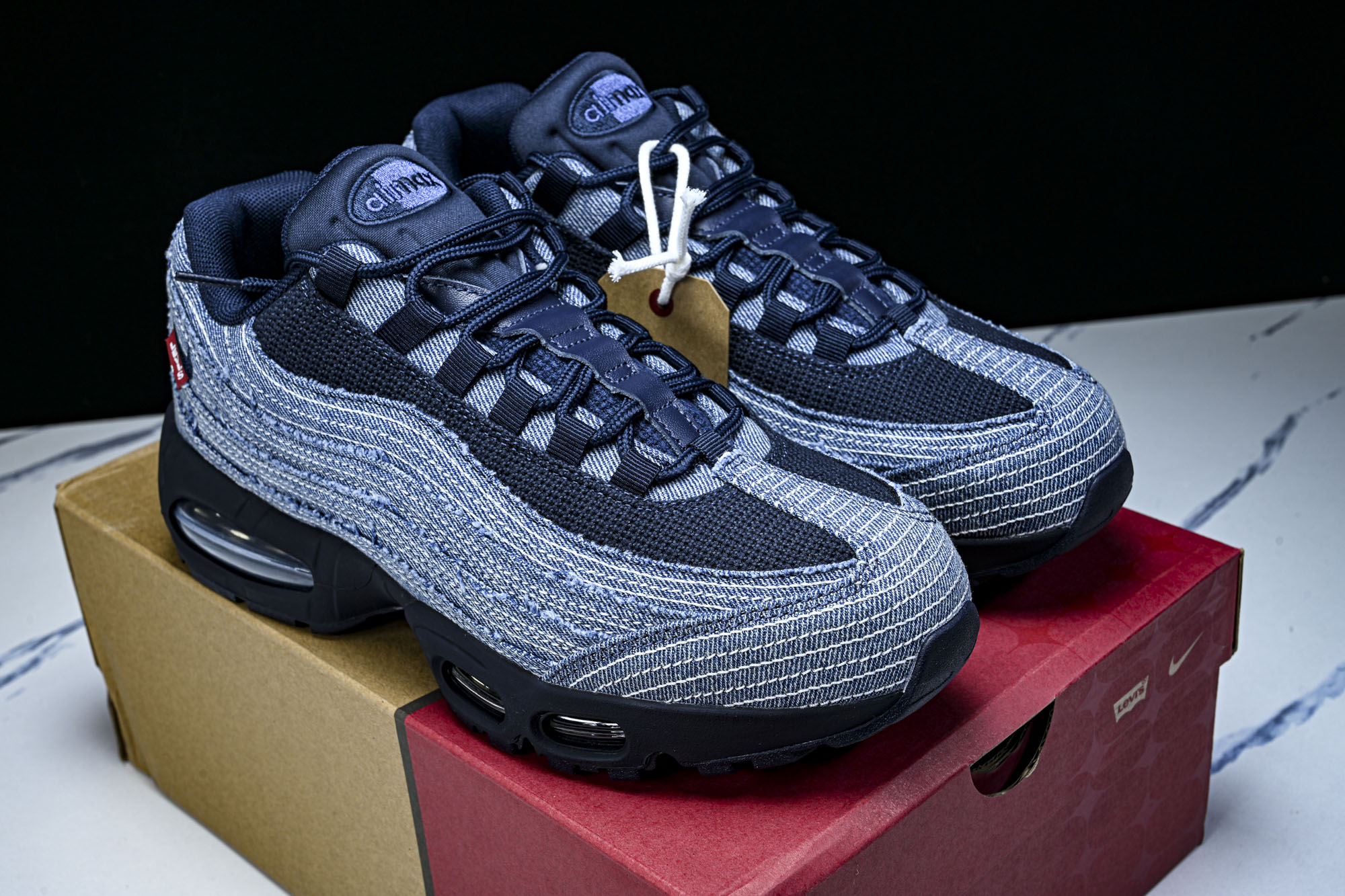 Nike Air Max 95 复古减震气垫跑鞋HM4743-400 尺码 40 40.5 41 42 42.5 43 Nike Air Max 95 复古减震气垫跑鞋HM4743-400 尺码 40 40.5 41 42 42.5 43