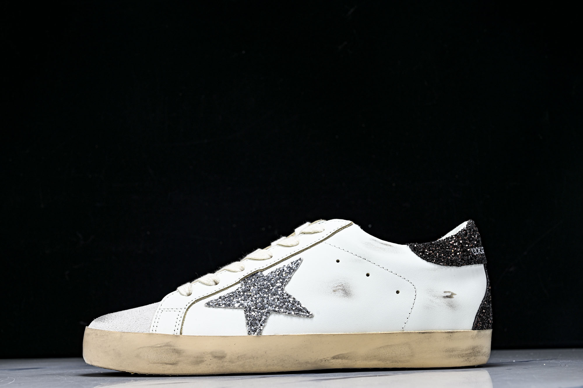 GGDB Golden Goose Super Star 芯片版 低帮休闲板鞋 小脏鞋 码数36 37 38 39 40 GGDB Golden Goose Super Star 芯片版 低帮休闲板鞋 小脏鞋 码数36 37 38 39 40