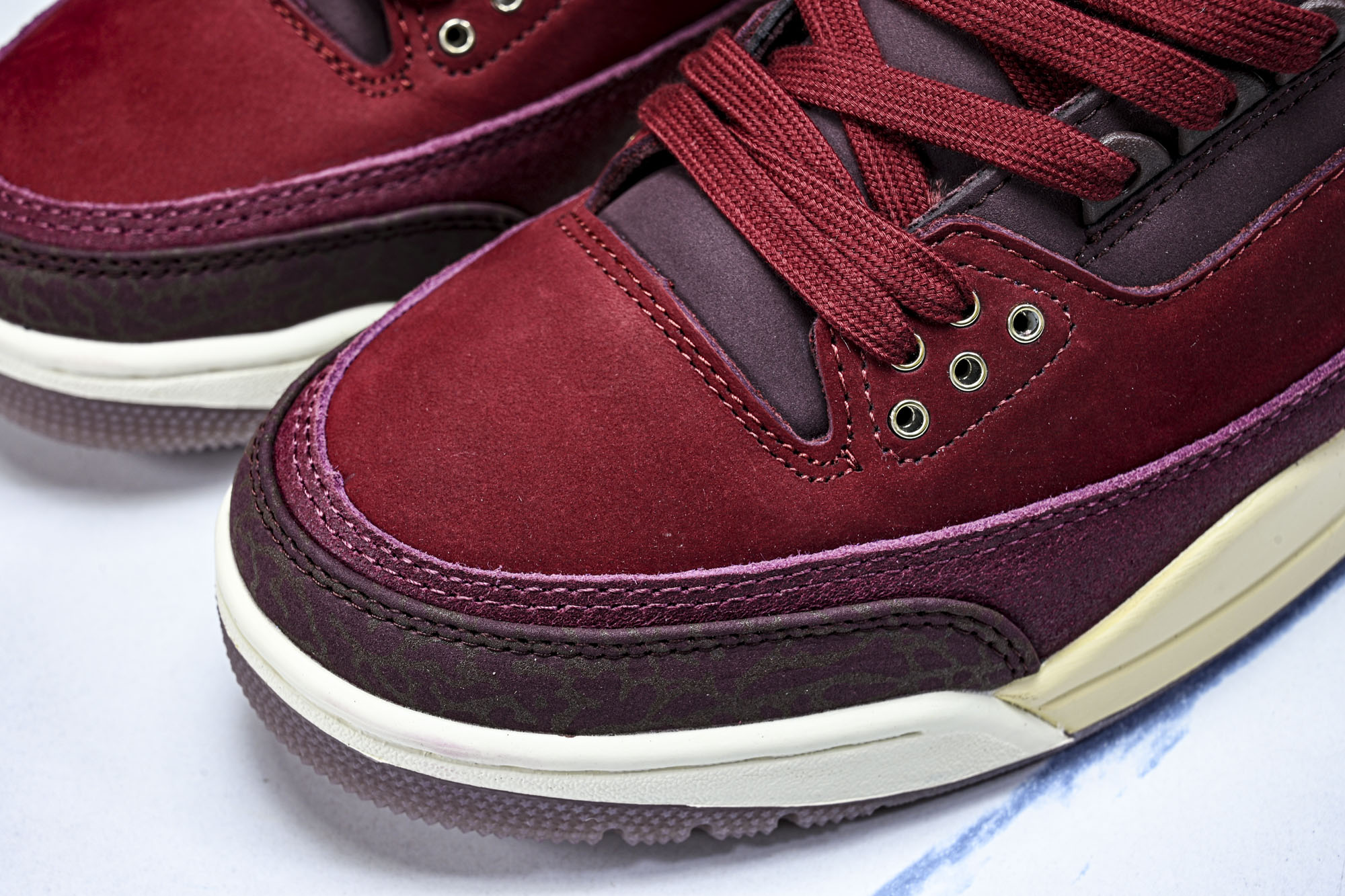 Air Jordan 3 “Bin 23”AJ3酒红色限量复古低帮篮球鞋IO7744-600 尺码 36 36.5 37 Air Jordan 3 “Bin 23”AJ3酒红色限量复古低帮篮球鞋IO7744-600 尺码 36 36.5 37