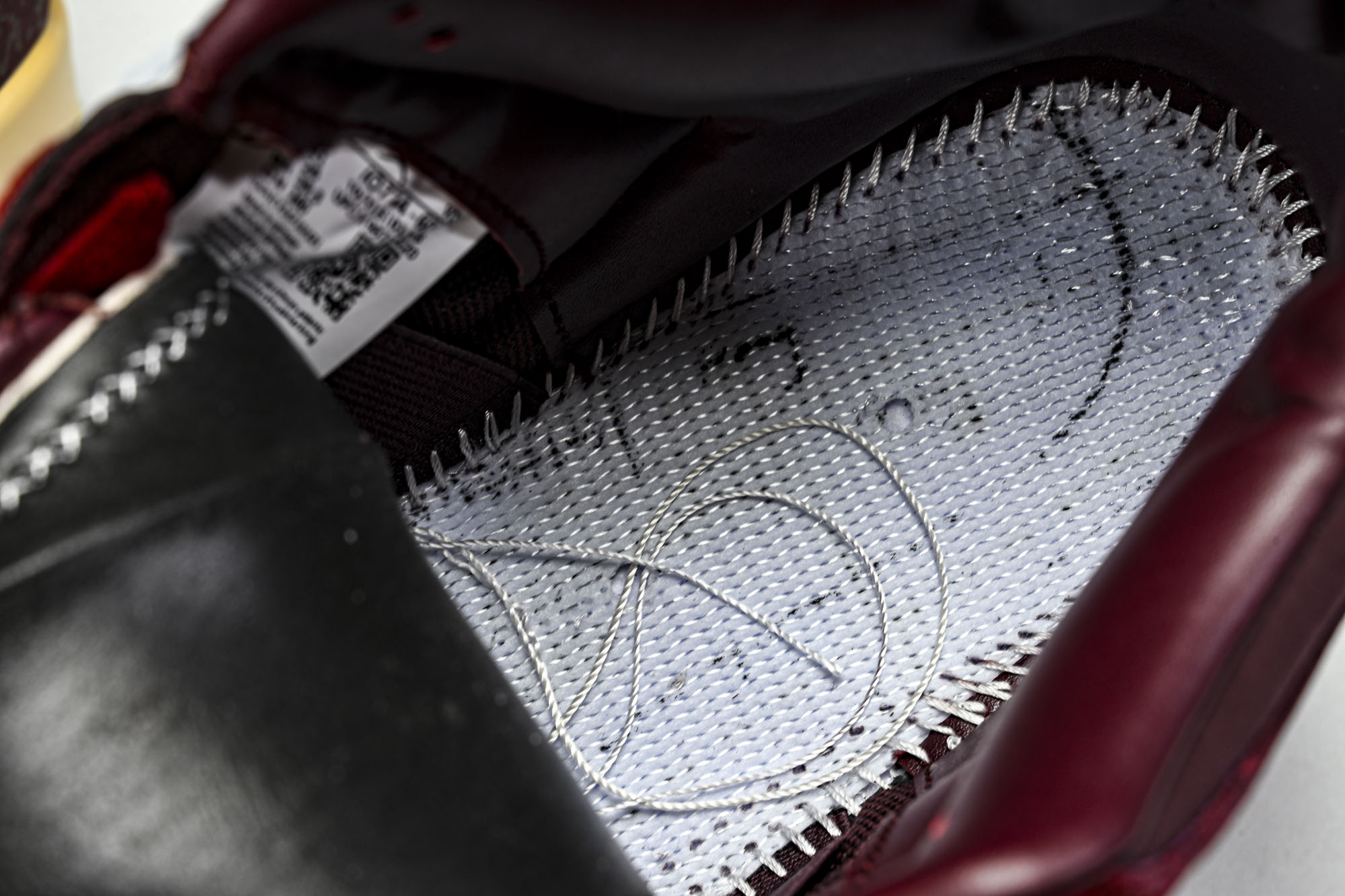Air Jordan 3 “Bin 23”AJ3酒红色限量复古低帮篮球鞋IO7744-600 尺码 36 36.5 37 Air Jordan 3 “Bin 23”AJ3酒红色限量复古低帮篮球鞋IO7744-600 尺码 36 36.5 37