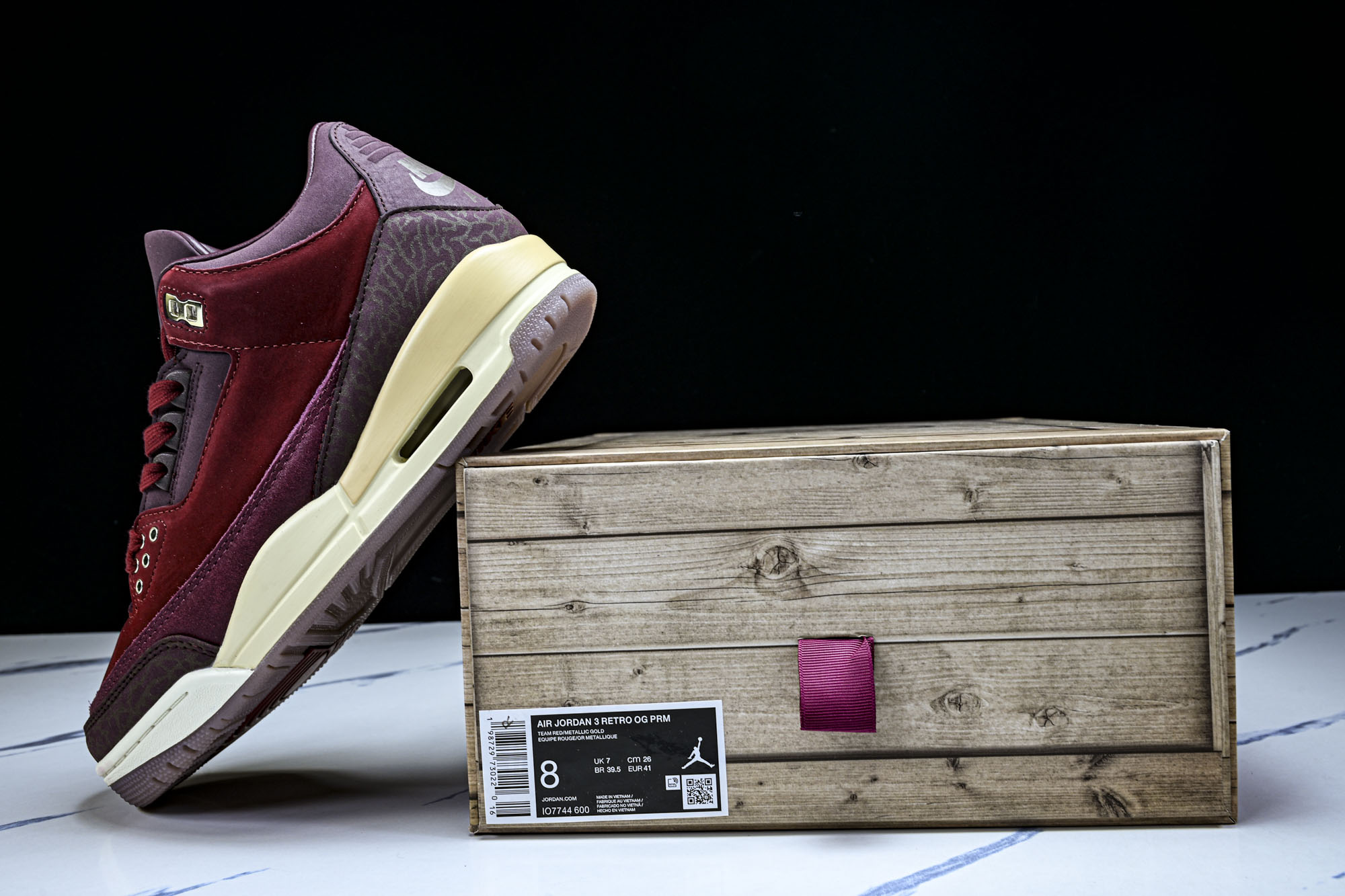 Air Jordan 3 “Bin 23”AJ3酒红色限量复古低帮篮球鞋IO7744-600 尺码 36 36.5 37 Air Jordan 3 “Bin 23”AJ3酒红色限量复古低帮篮球鞋IO7744-600 尺码 36 36.5 37
