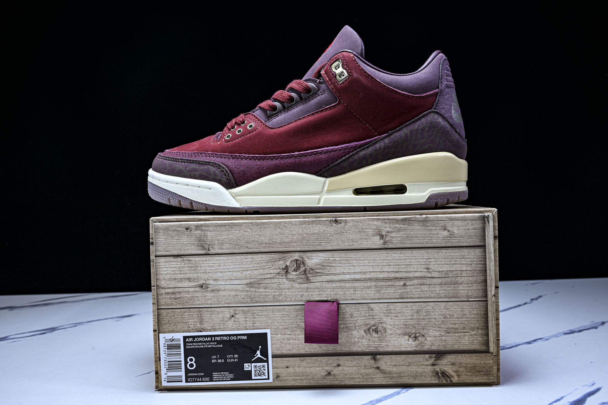 Air Jordan 3 “Bin 23”AJ3酒红色限量复古低帮篮球鞋IO7744-600 尺码 36 36.5 37 Air Jordan 3 “Bin 23”AJ3酒红色限量复古低帮篮球鞋IO7744-600 尺码 36 36.5 37