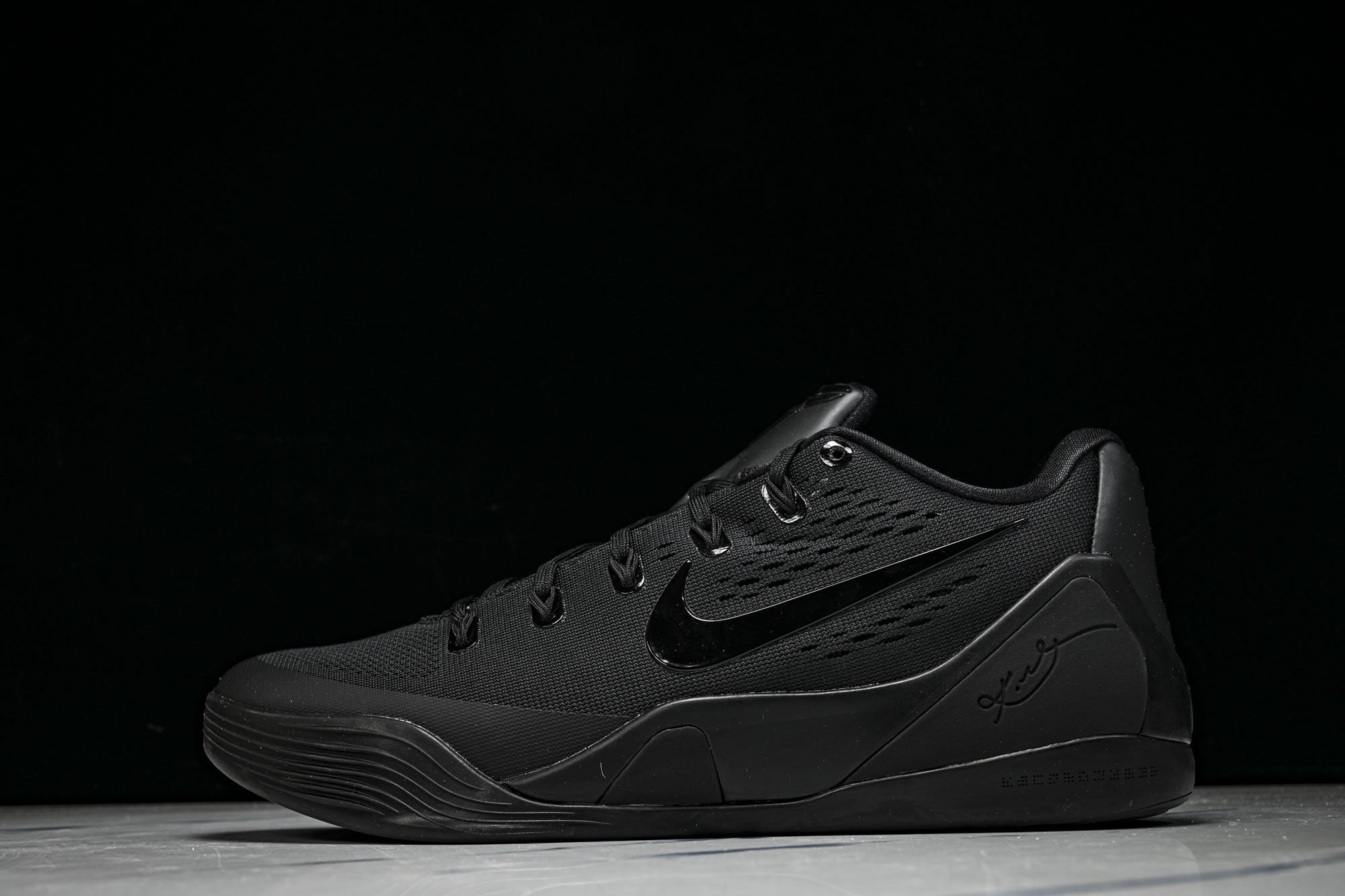Kobe IX Elite EM Protro 全黑 防滑耐磨 篮球鞋IH5095-002 尺寸 40 40.5 41 Kobe IX Elite EM Protro 全黑 防滑耐磨 篮球鞋IH5095-002 尺寸 40 40.5 41