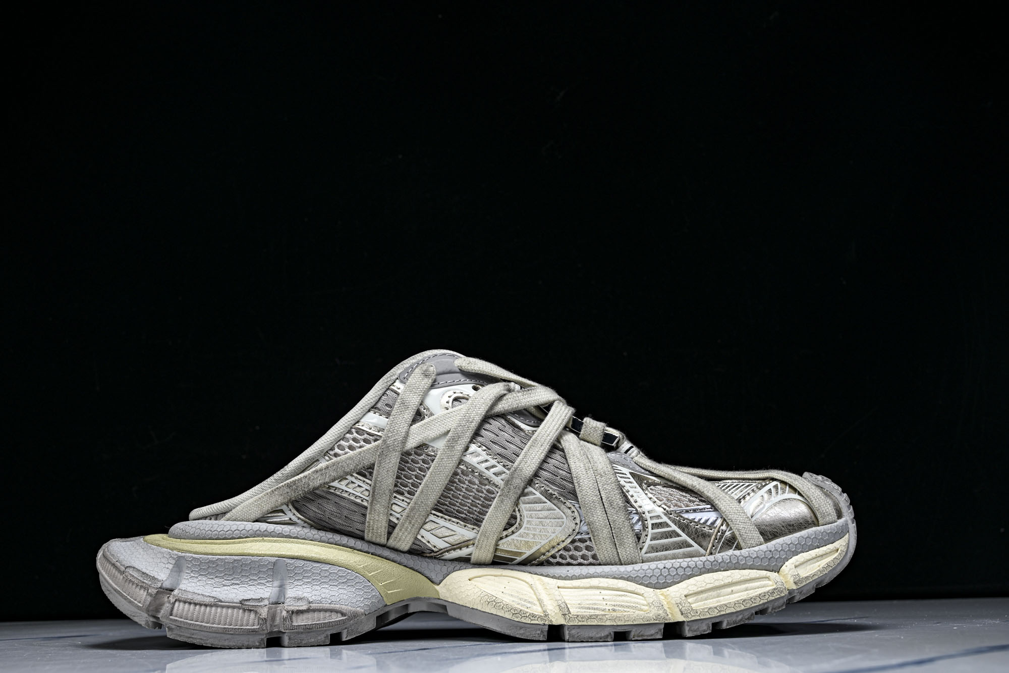 Balenciaga Phantom Sneaker 3XL 蜘蛛侠绑带 半拖 潮流跑鞋 尺寸 35 36 37 38 Balenciaga Phantom Sneaker 3XL 蜘蛛侠绑带 半拖 潮流跑鞋 尺寸 35 36 37 38