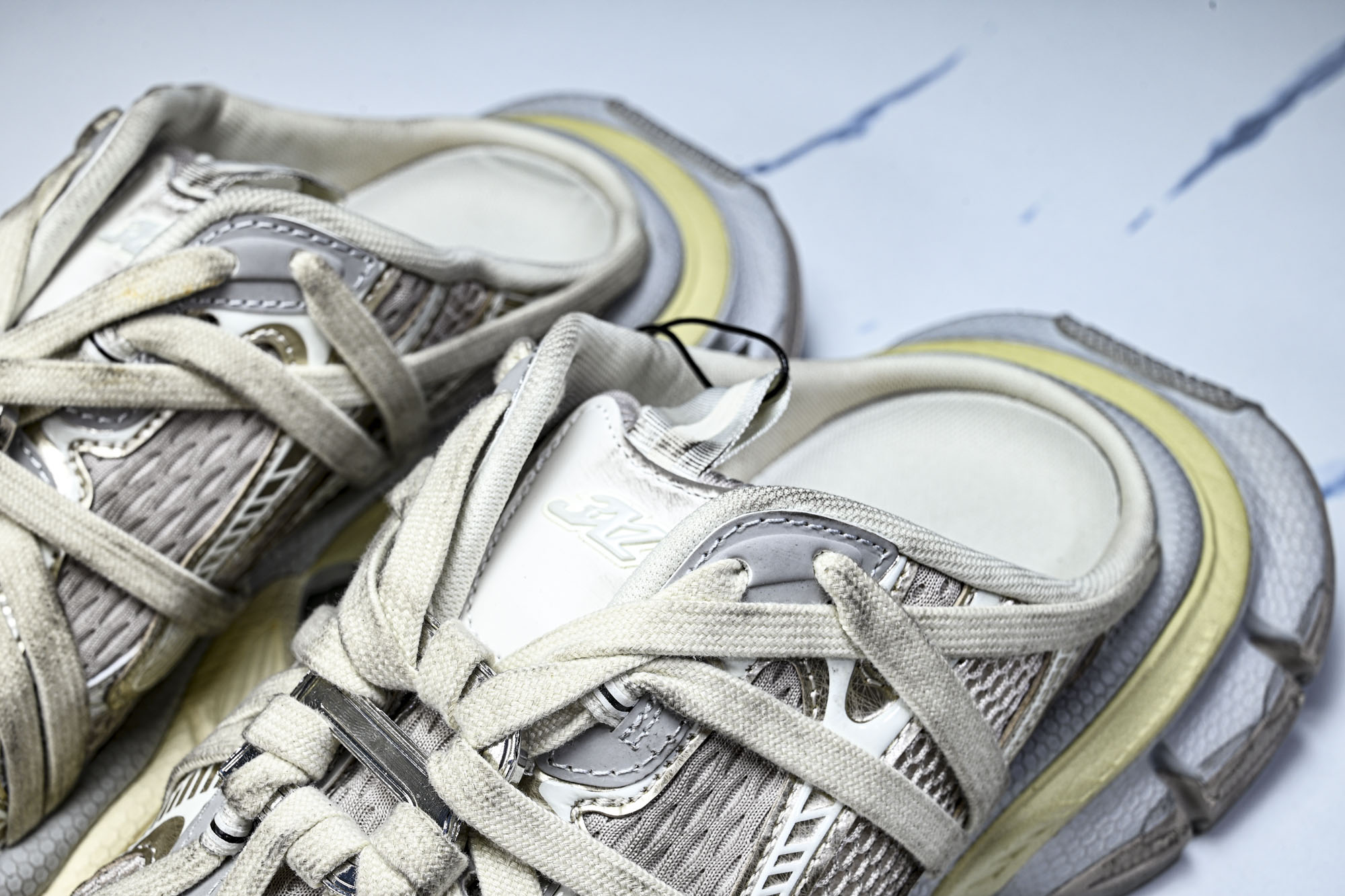Balenciaga Phantom Sneaker 3XL 蜘蛛侠绑带 半拖 潮流跑鞋 尺寸 35 36 37 38 Balenciaga Phantom Sneaker 3XL 蜘蛛侠绑带 半拖 潮流跑鞋 尺寸 35 36 37 38