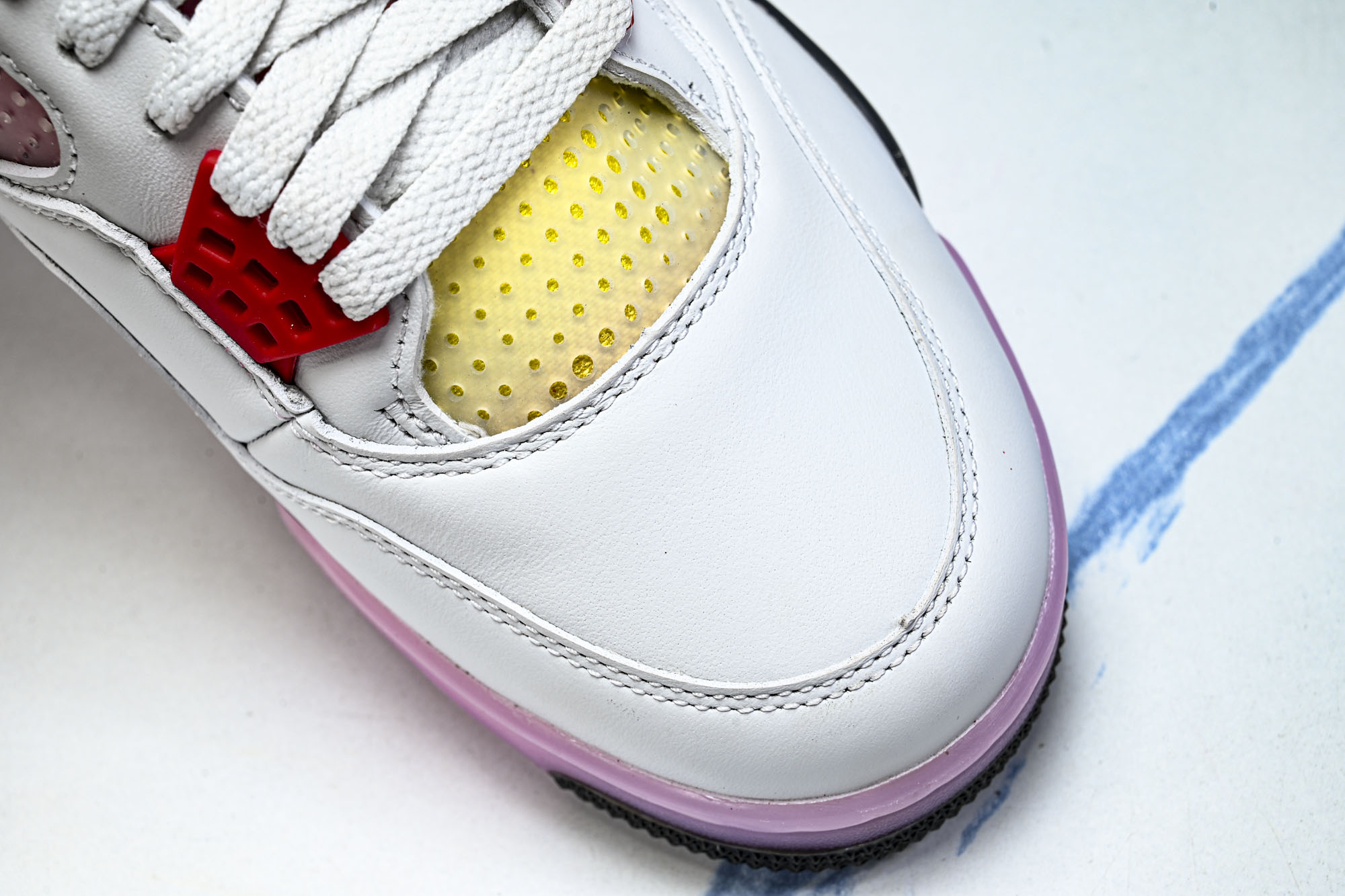 Air Jordan 4 AJ4 漫画白黑粉色 男鞋篮球鞋JA1135 100 尺码40 40.5 41 42 42.5 Air Jordan 4 AJ4 漫画白黑粉色 男鞋篮球鞋JA1135 100 尺码40 40.5 41 42 42.5