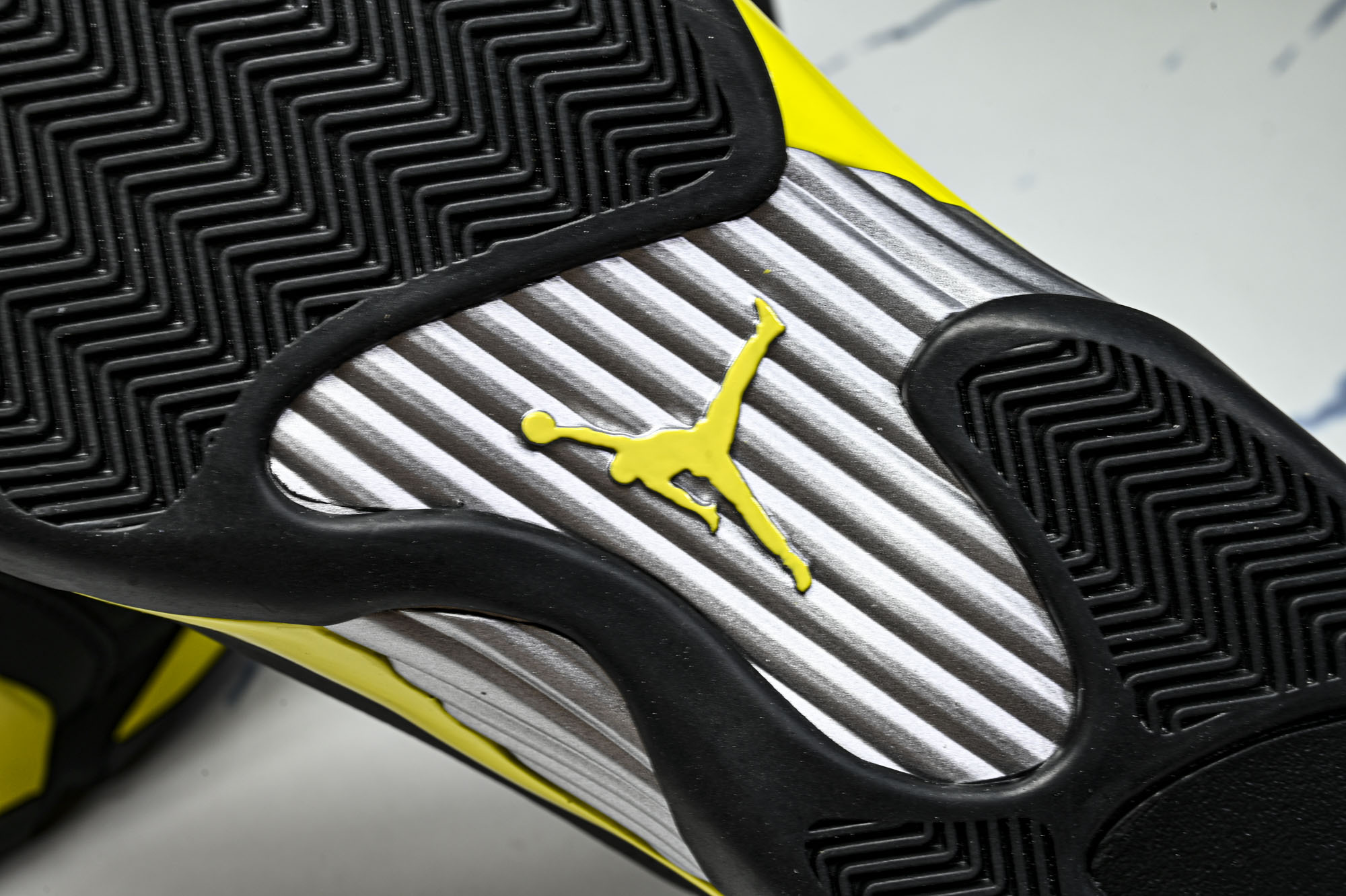 Air Jordan 14 Retro _Thunder_ AJ14 乔14法拉利黑黄 -070 尺码 40 40.5 Air Jordan 14 Retro _Thunder_ AJ14 乔14法拉利黑黄 -070 尺码 40 40.5