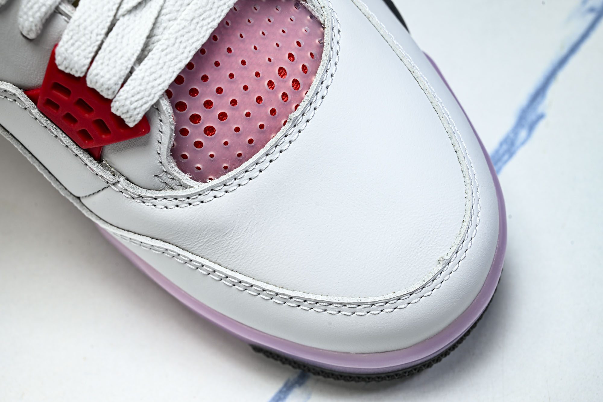 Air Jordan 4 Retro _Comic_ AJ4 乔4漫画 JA1135-100 尺码36 36.5 37. Air Jordan 4 Retro _Comic_ AJ4 乔4漫画 JA1135-100 尺码36 36.5 37.