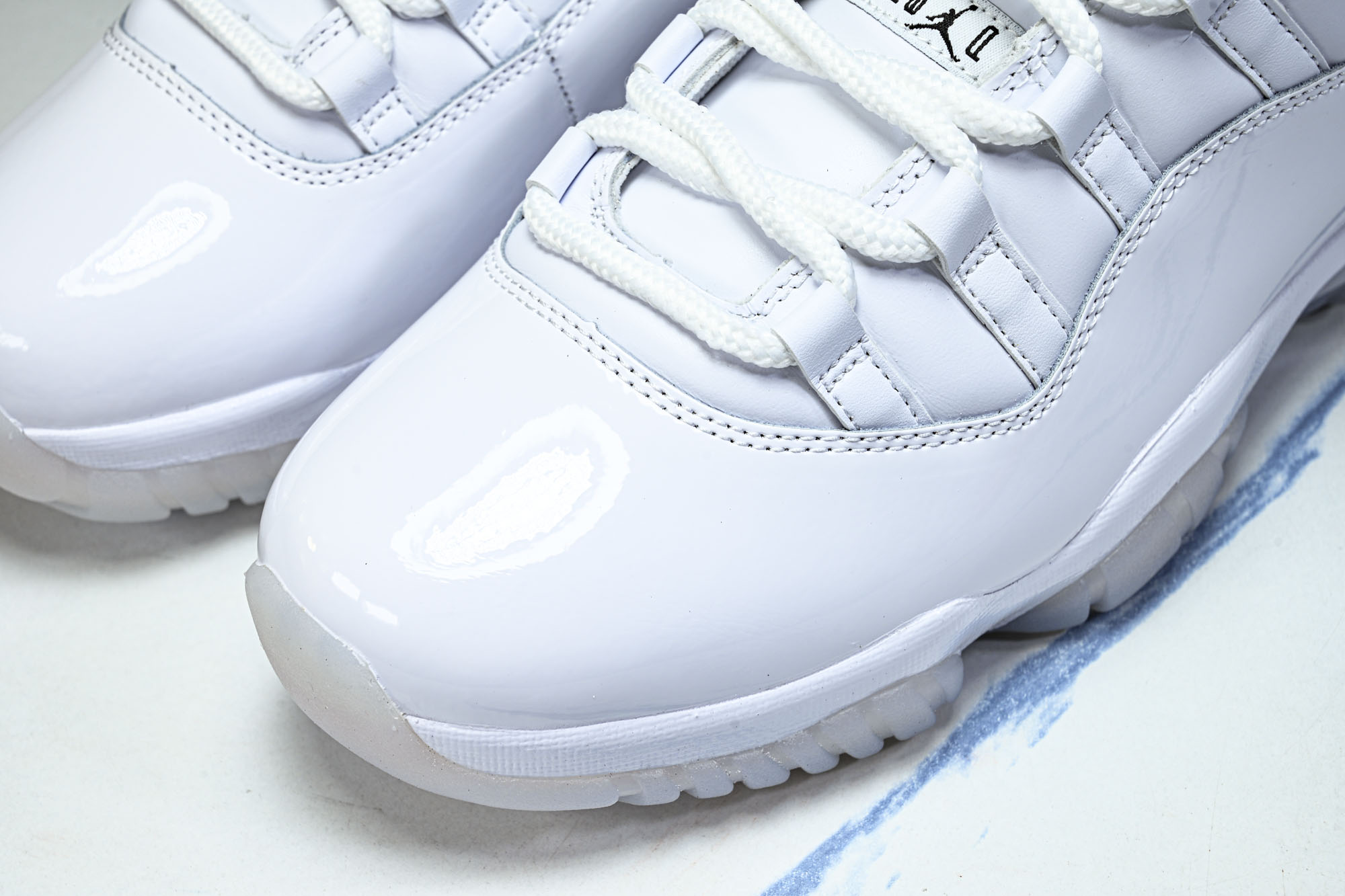 Air Jordan 11 AJ11 限量版 中帮复古篮球鞋IV7639-100 尺码40 40.5 41 42 42. Air Jordan 11 AJ11 限量版 中帮复古篮球鞋IV7639-100 尺码40 40.5 41 42 42.