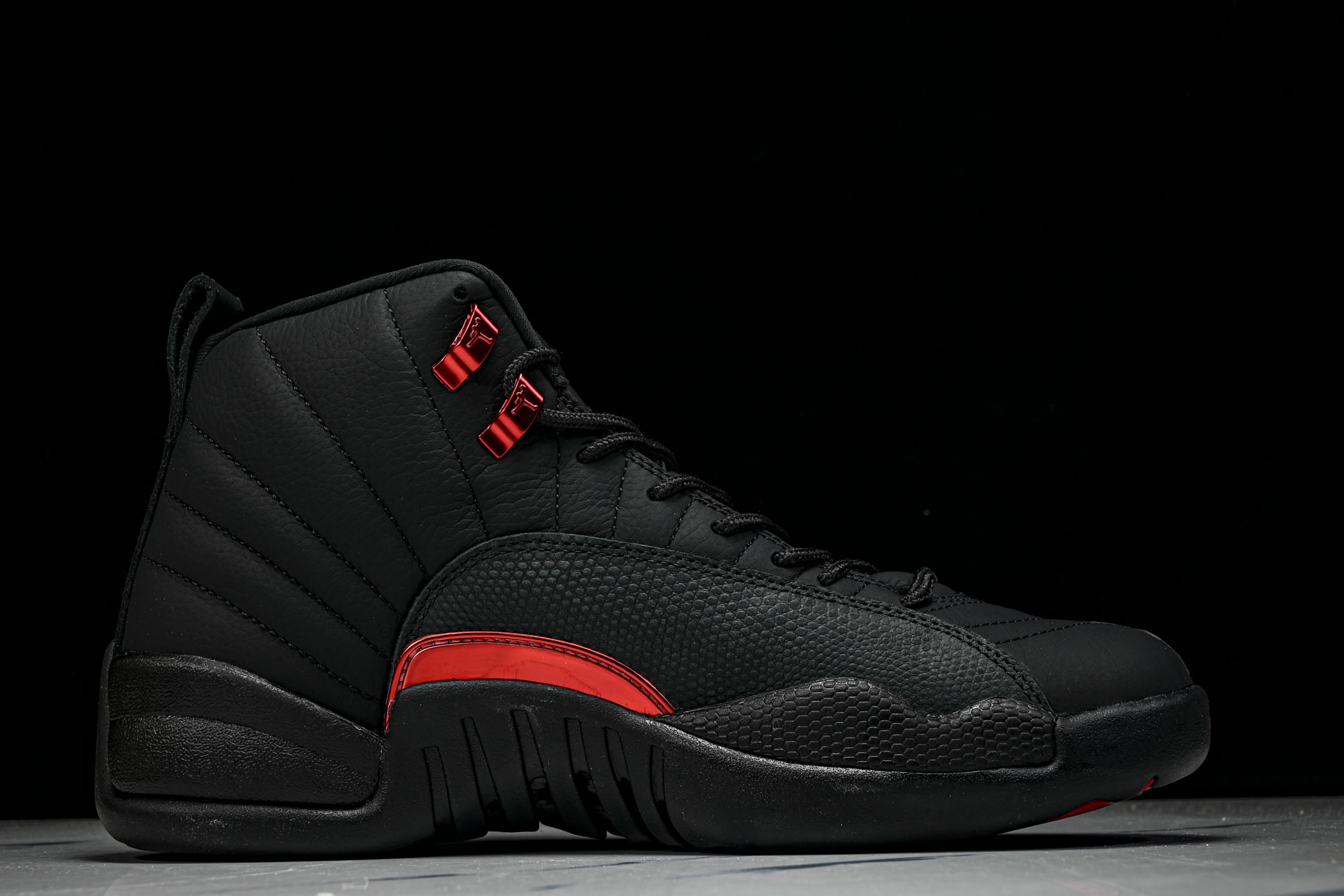 Air Jordan 12 Retro _Bloodline_ AJ12 乔12黑红 CT8013-003 尺码 40 Air Jordan 12 Retro _Bloodline_ AJ12 乔12黑红 CT8013-003 尺码 40