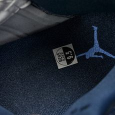 Air Jordan 13 AJ13 GIGI 真标真碳 海军蓝 男款复古实战篮球鞋 IW3808-400 尺码 40 Air Jordan 13 AJ13 GIGI 真标真碳 海军蓝 男款复古实战篮球鞋 IW3808-400 尺码 40
