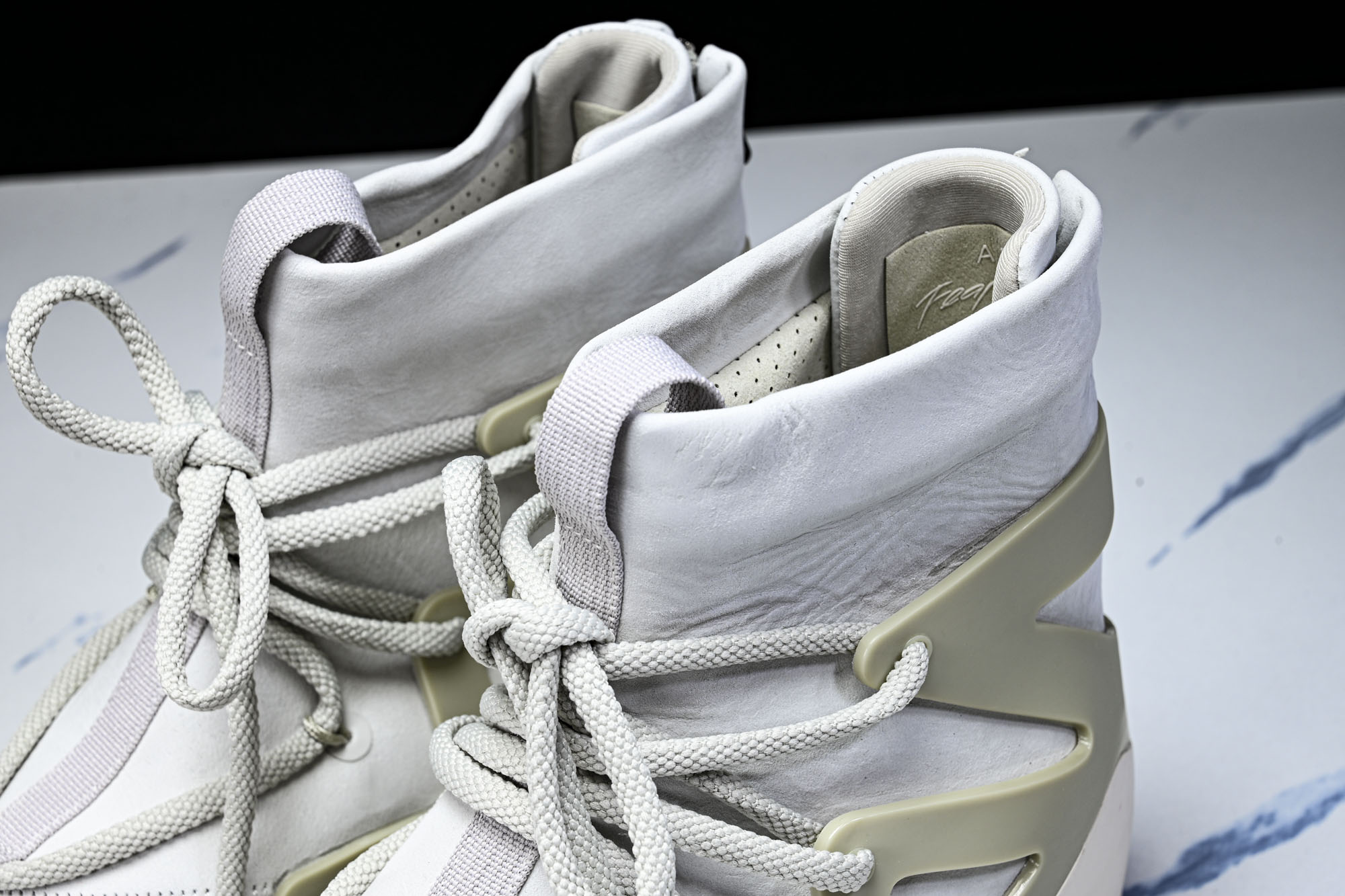 Nike Air Fear Of God 1 FOG 联名高街 古白AR4237-002 尺寸40 40.5 41 42 Nike Air Fear Of God 1 FOG 联名高街 古白AR4237-002 尺寸40 40.5 41 42