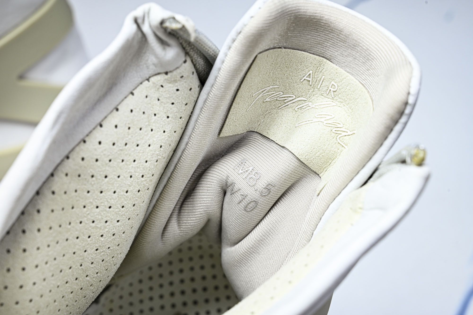 Nike Air Fear Of God 1 FOG 联名高街 古白AR4237-002 尺寸40 40.5 41 42 Nike Air Fear Of God 1 FOG 联名高街 古白AR4237-002 尺寸40 40.5 41 42