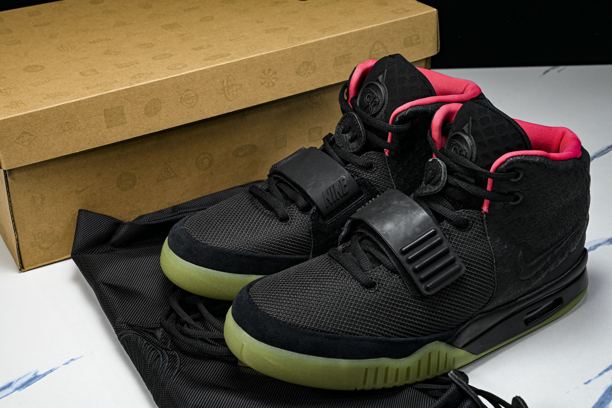 NIK Air Yeezy 2 NRG 北卡大学 黑粉 黑椰子侃爷 -006 #YZ013 40 40.5 41 42 NIK Air Yeezy 2 NRG 北卡大学 黑粉 黑椰子侃爷 -006 #YZ013 40 40.5 41 42