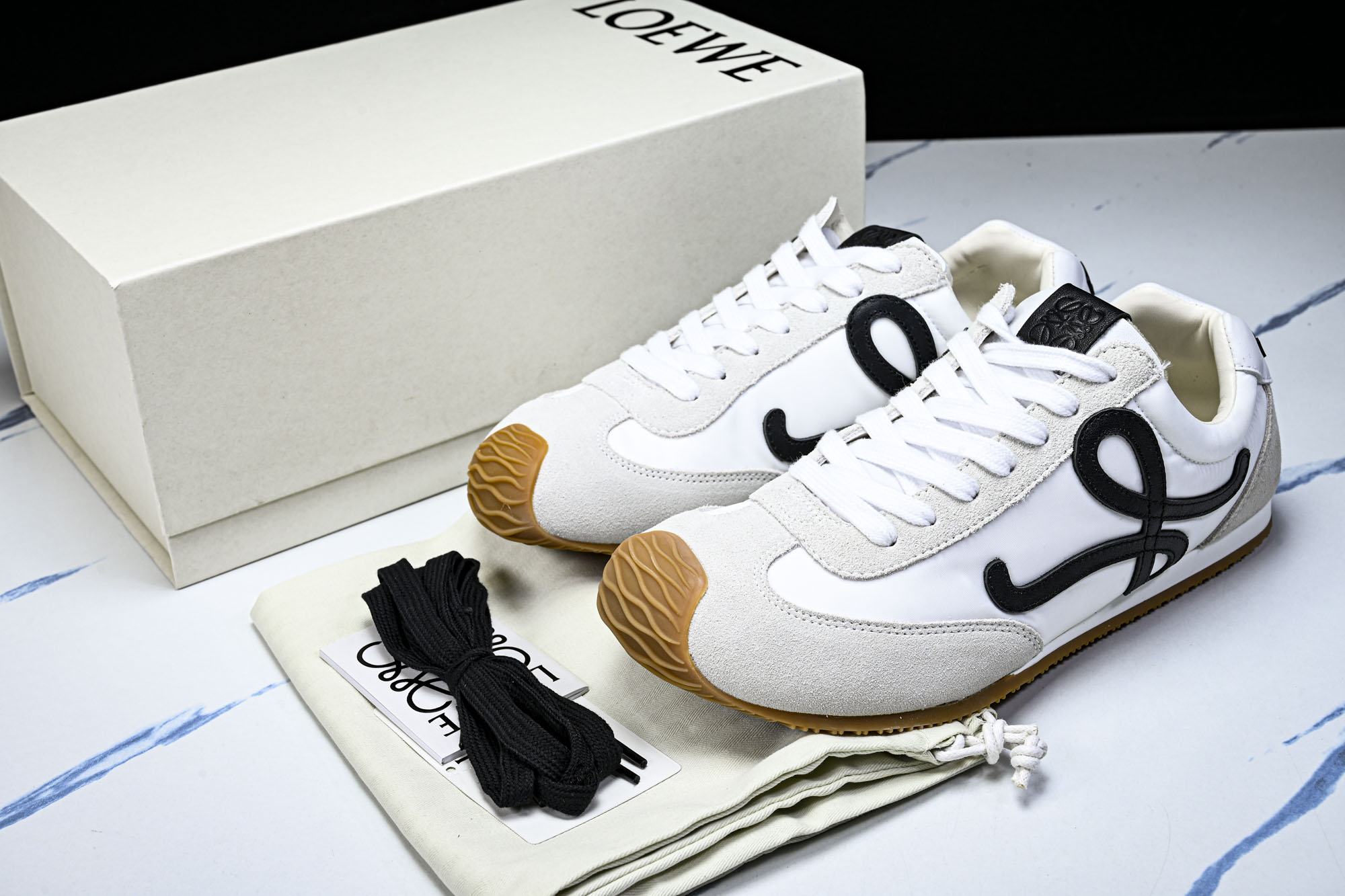 纯原Loewe 杨幂同款新款Ballet Runner2.0男女士芭蕾舞运动鞋 #YZ004 尺码 35 36 37 3 纯原Loewe 杨幂同款新款Ballet Runner2.0男女士芭蕾舞运动鞋 #YZ004 尺码 35 36 37 3