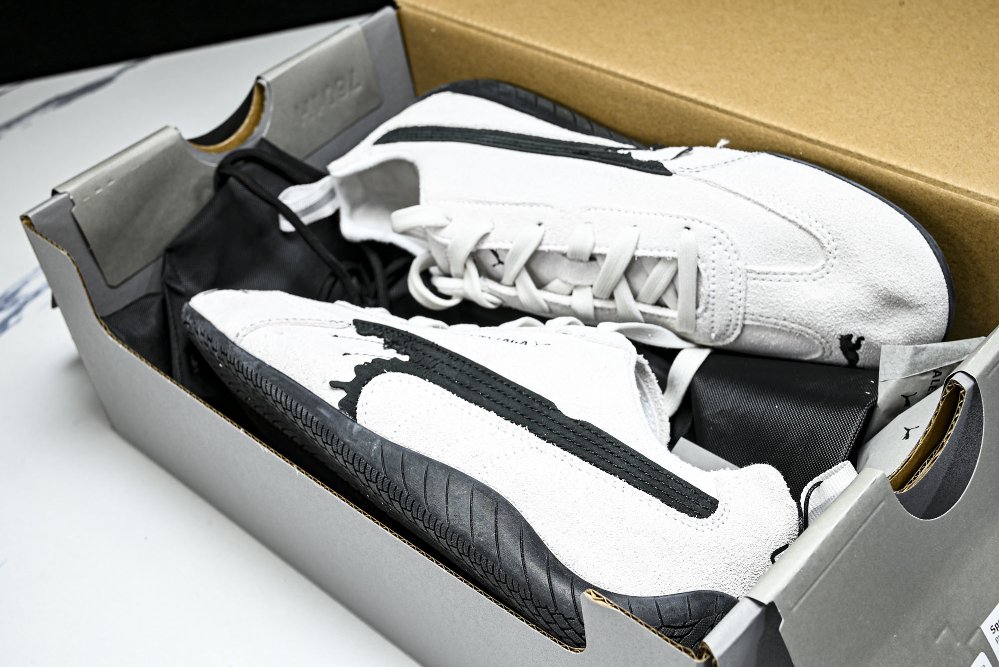 纯原 PUMA_彪马 x Balenciaga巴黎世家 Speedcat 牛皮绒面革 圆头做旧 WSDSD-9010 纯原 PUMA_彪马 x Balenciaga巴黎世家 Speedcat 牛皮绒面革 圆头做旧 WSDSD-9010