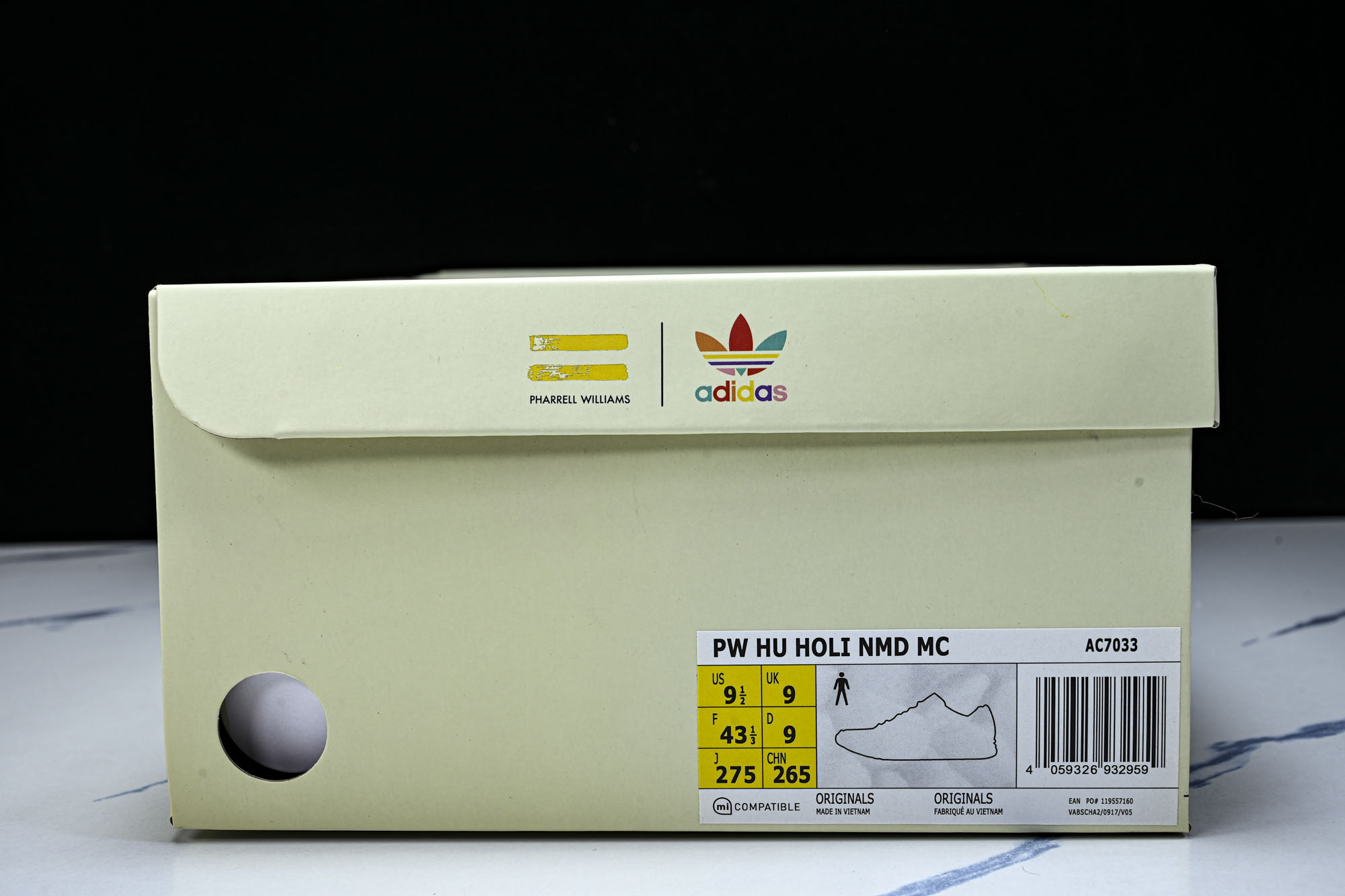 Adidas_阿迪达斯男女同款运动防滑轻便低帮休闲鞋AC7033 #YZ013 40 40.5 41 42 42.5 4 Adidas_阿迪达斯男女同款运动防滑轻便低帮休闲鞋AC7033 #YZ013 40 40.5 41 42 42.5 4