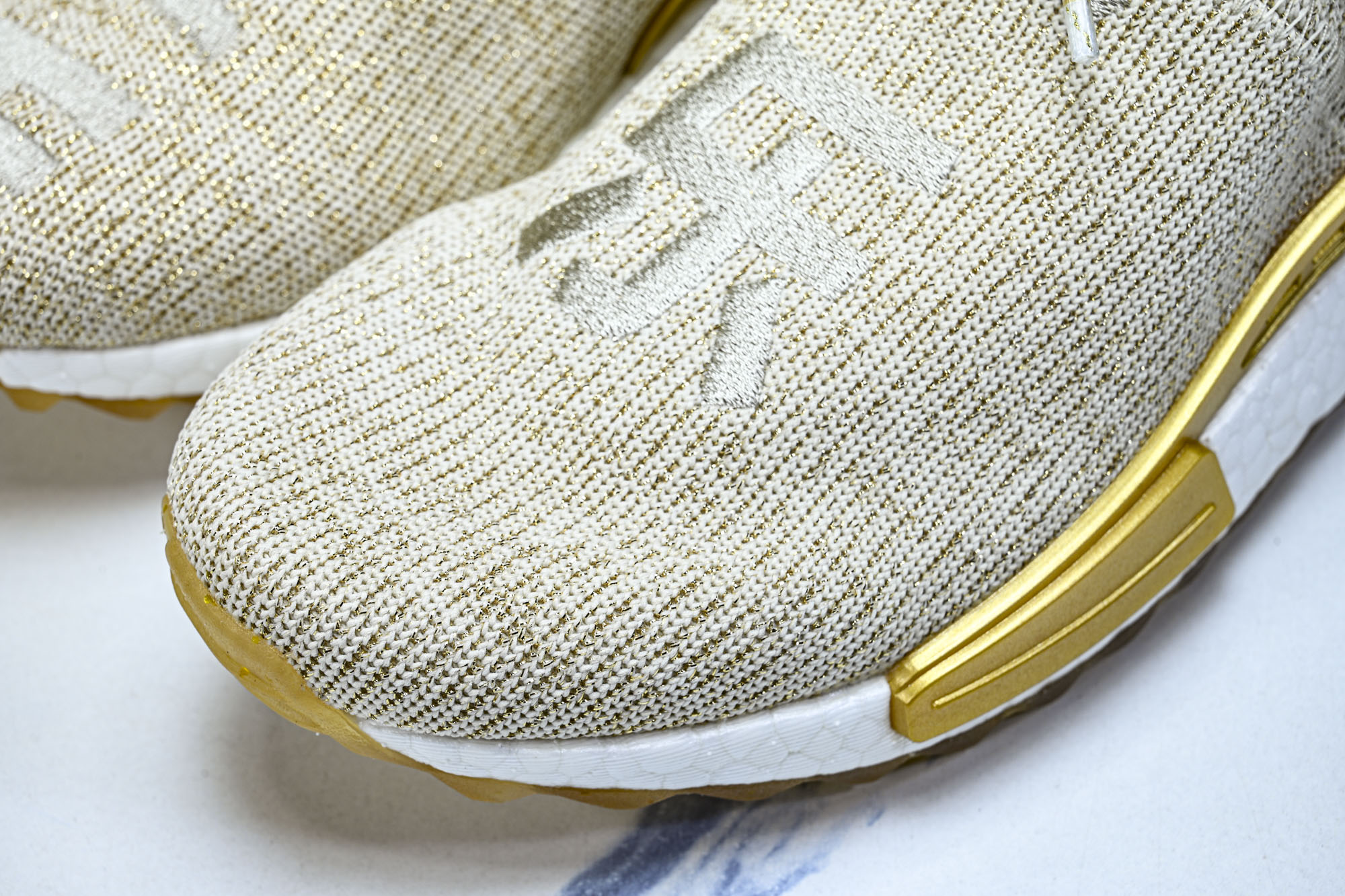 Adidas_阿迪达斯男女同款运动防滑轻便低帮休闲鞋F99762 #YZ013 40 40.5 41 42 42.5 4 Adidas_阿迪达斯男女同款运动防滑轻便低帮休闲鞋F99762 #YZ013 40 40.5 41 42 42.5 4