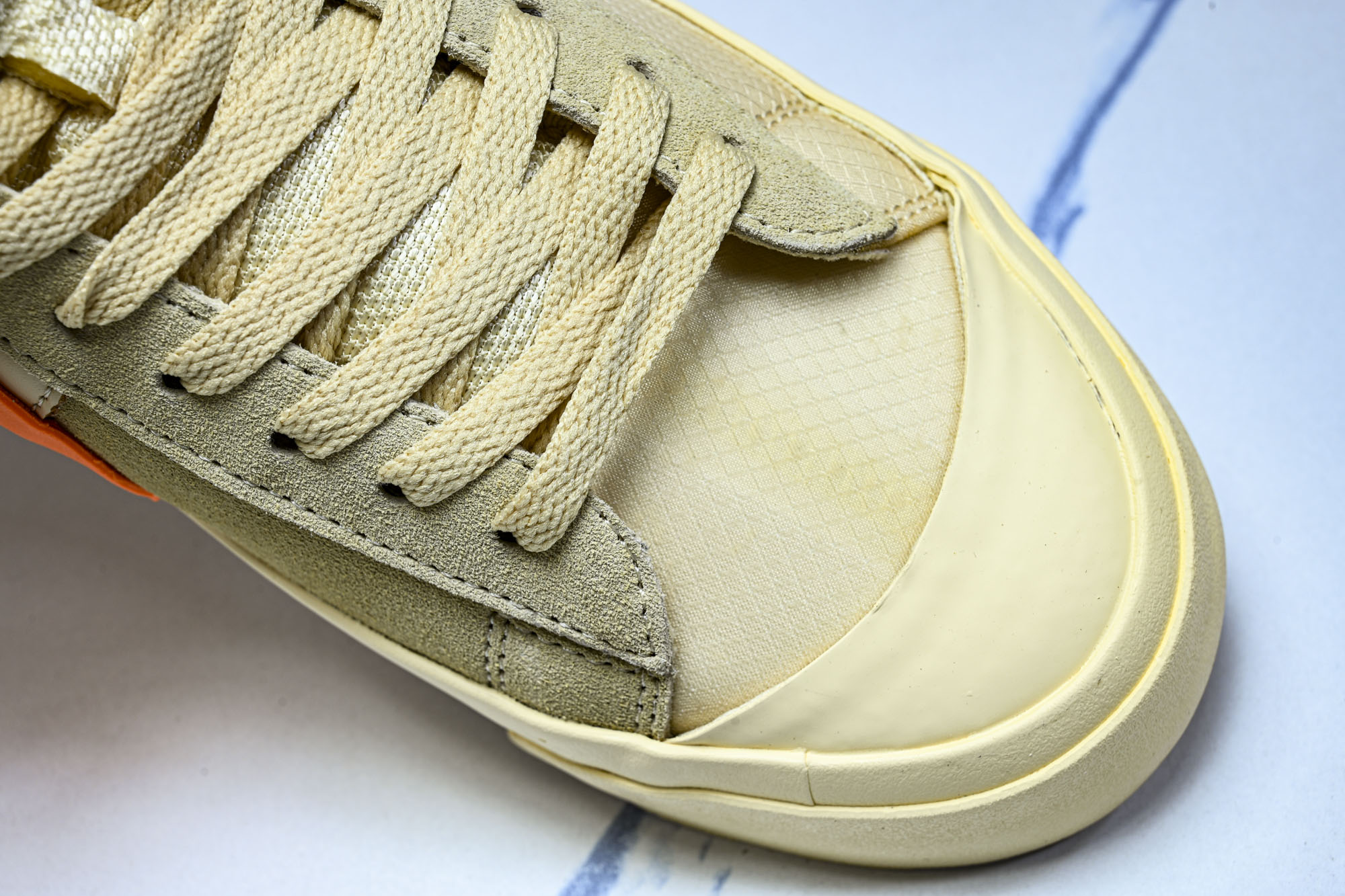 NK Blazer mid x OW ow联名男板鞋 万圣节 AA3832 700 #YZ020 36 36.5 37. NK Blazer mid x OW ow联名男板鞋 万圣节 AA3832 700 #YZ020 36 36.5 37.