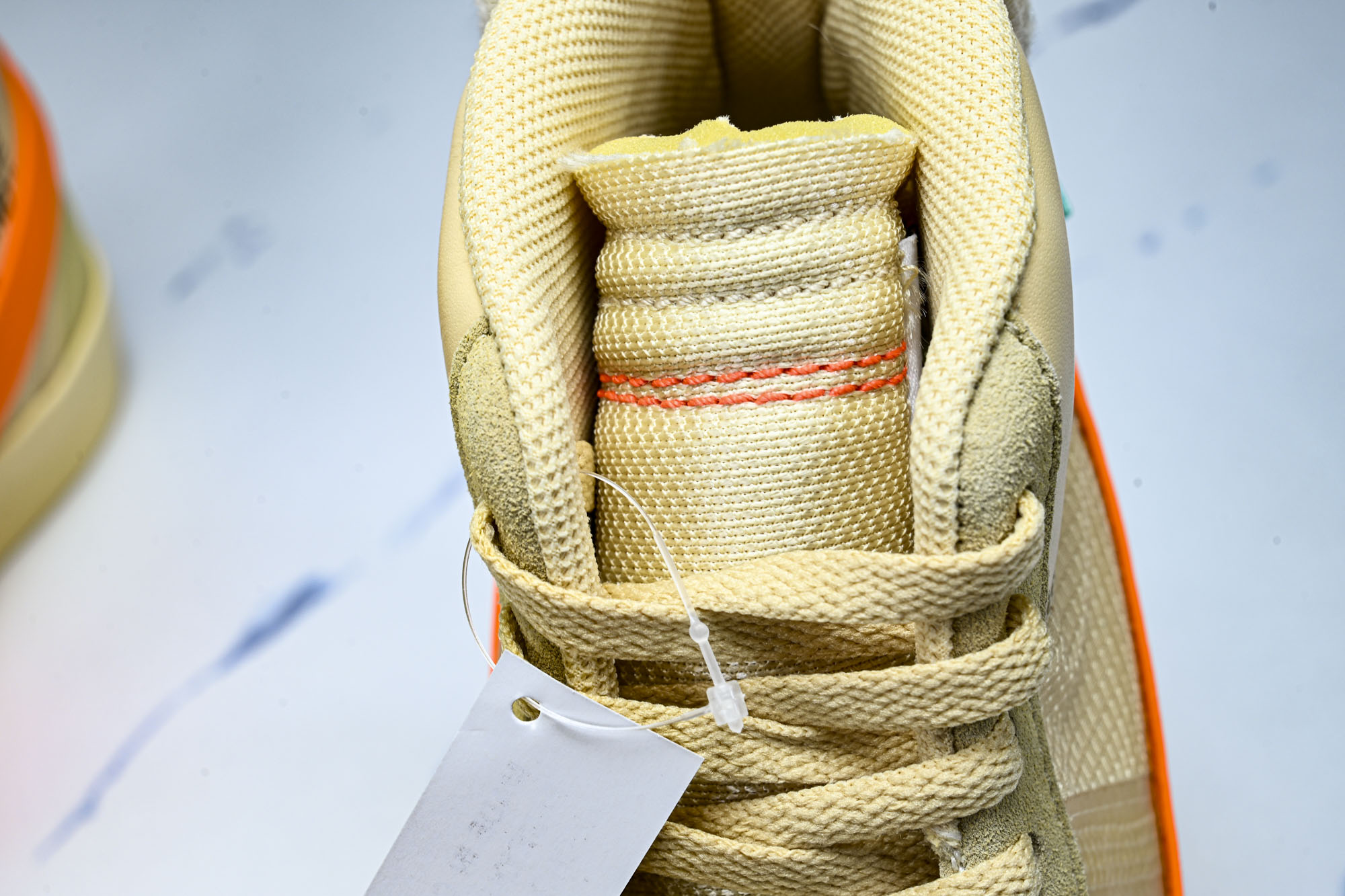NK Blazer mid x OW ow联名男板鞋 万圣节 AA3832 700 #YZ020 36 36.5 37. NK Blazer mid x OW ow联名男板鞋 万圣节 AA3832 700 #YZ020 36 36.5 37.