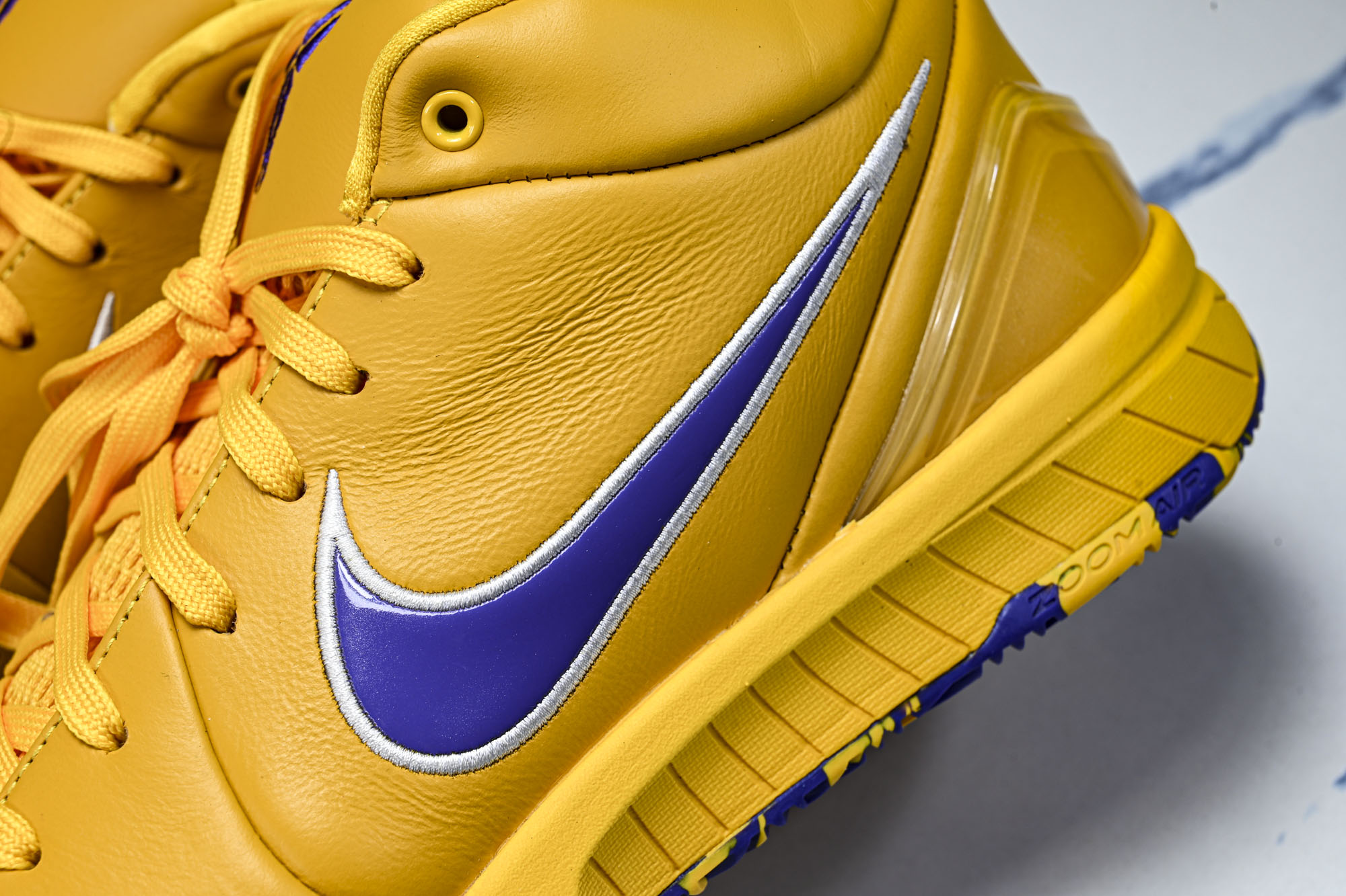Nike耐克男士x Los Angeles Lakers Zoom Kobe 4 Protro sneakers 黑黄I