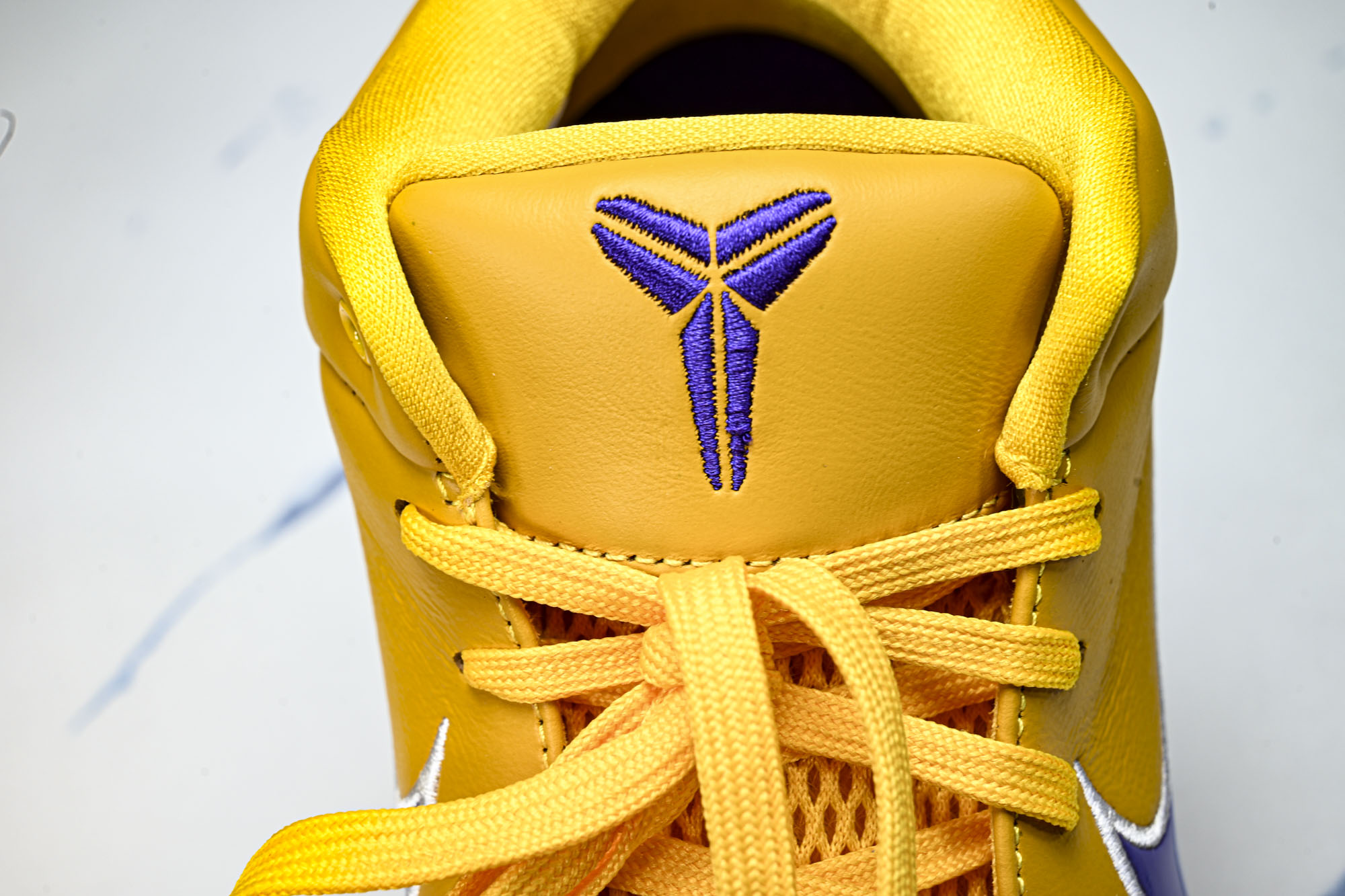 Nike耐克男士x Los Angeles Lakers Zoom Kobe 4 Protro sneakers 黑黄I