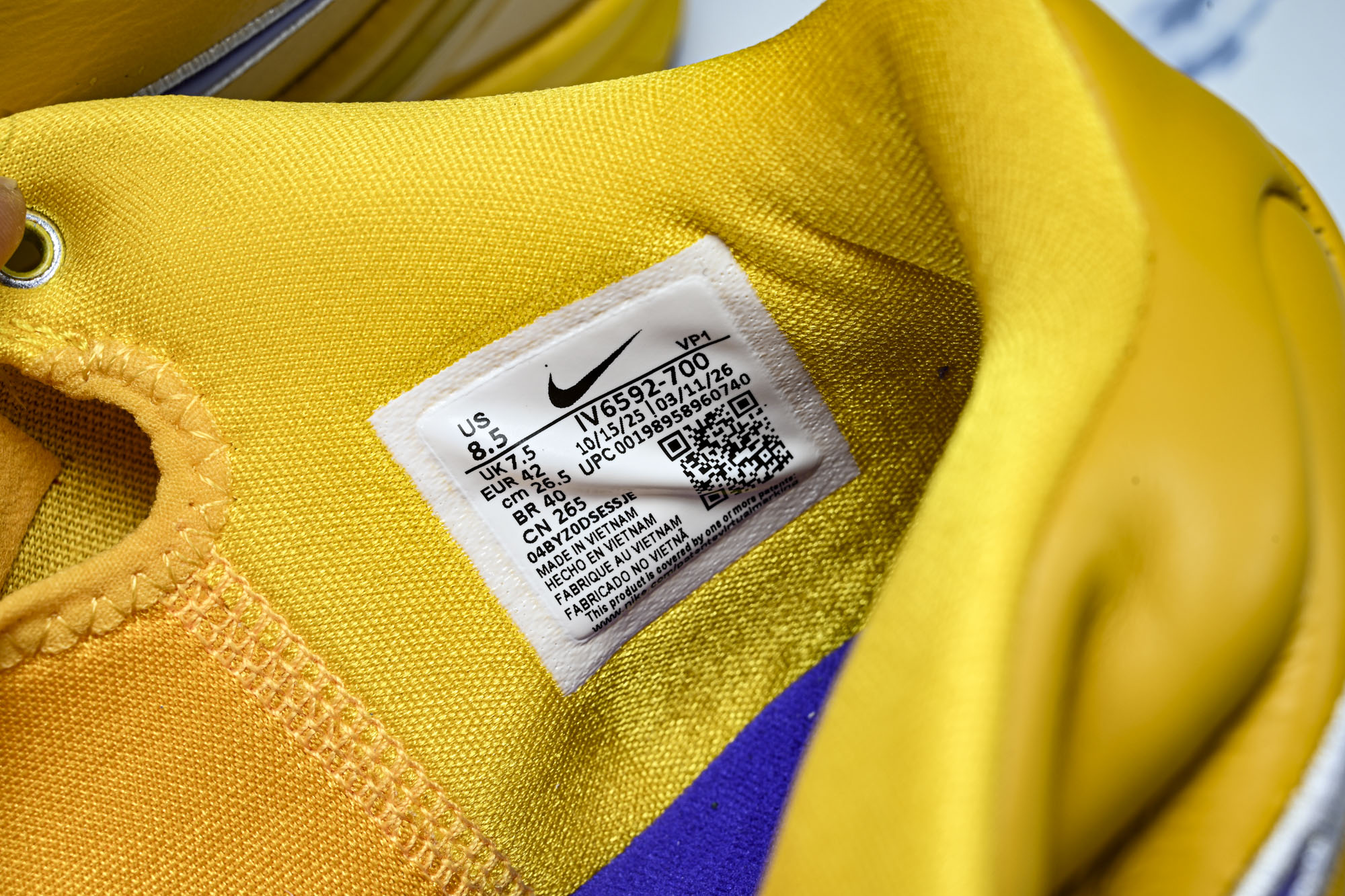 Nike耐克男士x Los Angeles Lakers Zoom Kobe 4 Protro sneakers 黑黄I