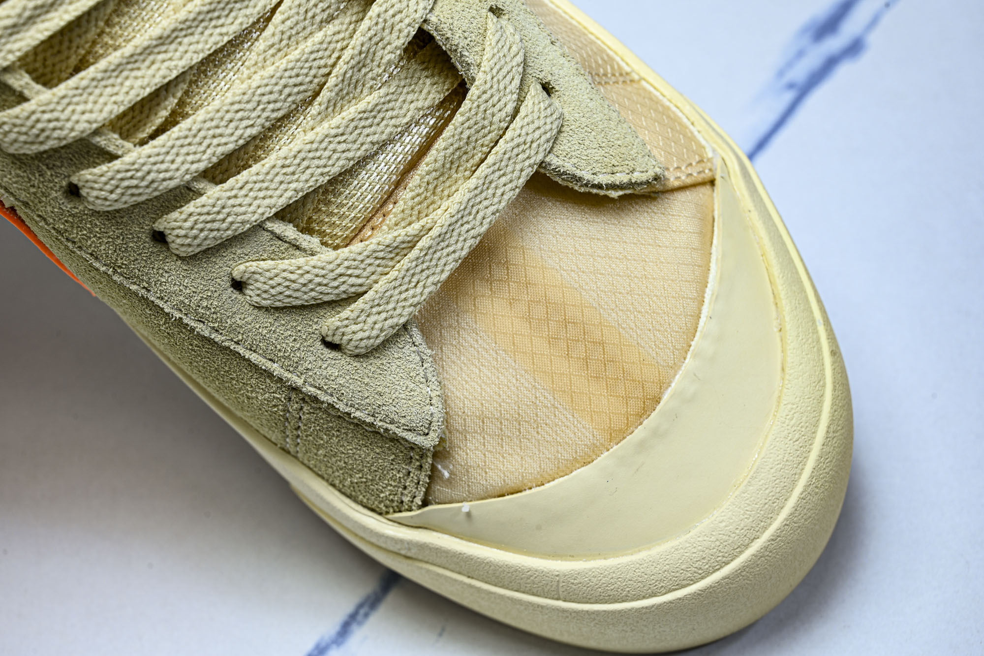 NK Blazer mid x OW ow联名男板鞋 万圣节 AA3832 700 #YZ013 40 40.5 41 NK Blazer mid x OW ow联名男板鞋 万圣节 AA3832 700 #YZ013 40 40.5 41