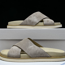 Brunello Cucinelli 绒面革平底套脚露趾一字拖鞋 26IMZUSOLY327 TAUPE #YZ006X Brunello Cucinelli 绒面革平底套脚露趾一字拖鞋 26IMZUSOLY327 TAUPE #YZ006X