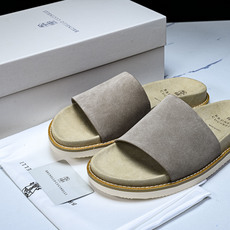 Brunello Cucinelli 绒面革平底套脚露趾一字拖鞋 MZUSOLY236CDK54 GREY #YZ006 Brunello Cucinelli 绒面革平底套脚露趾一字拖鞋 MZUSOLY236CDK54 GREY #YZ006